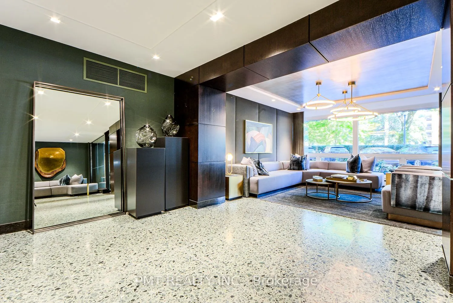 500 Avenue Road, #601