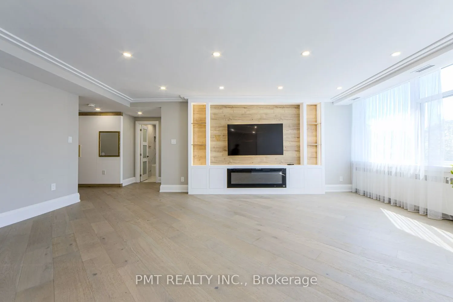 500 Avenue Road, #601
