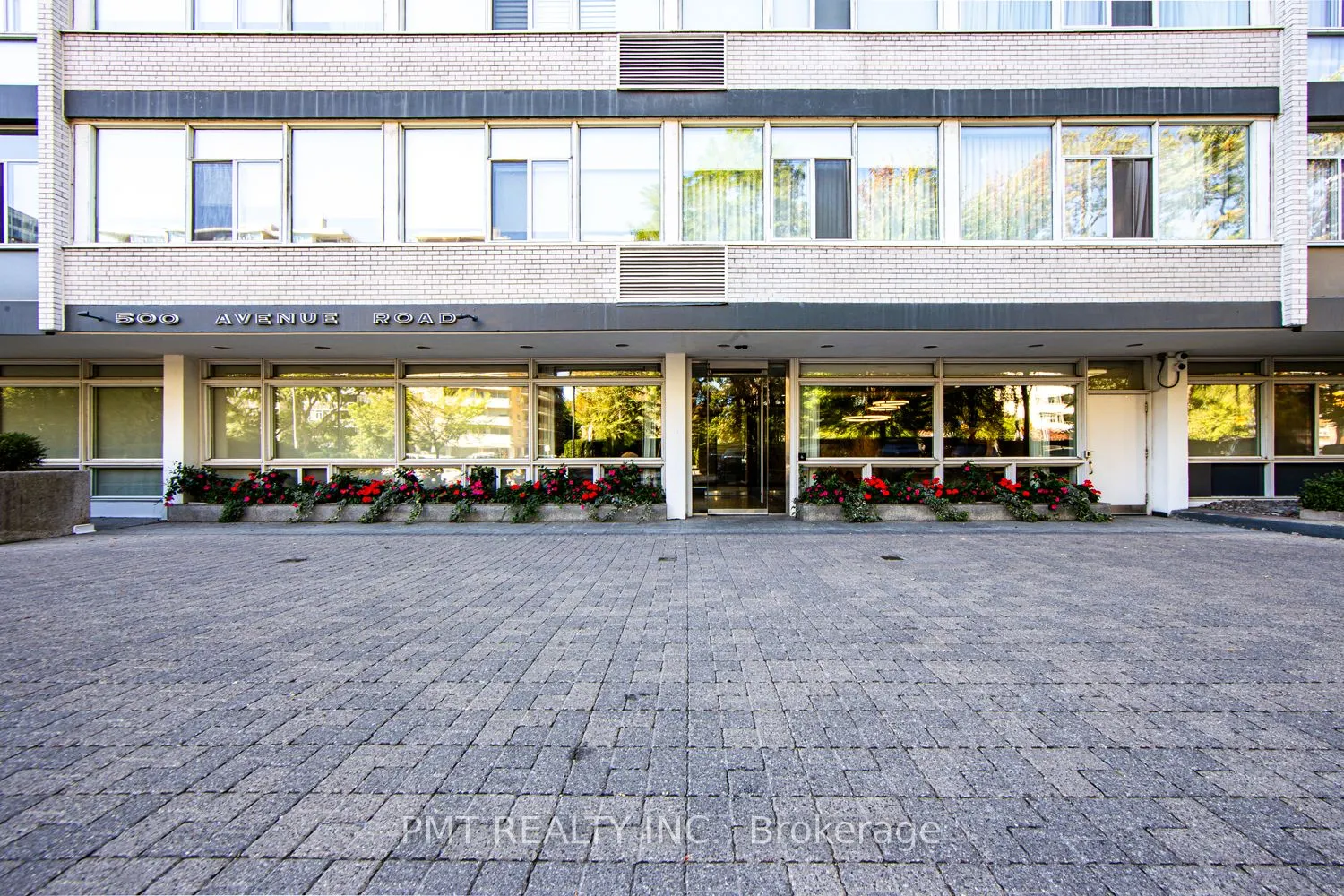 500 Avenue Road, #601