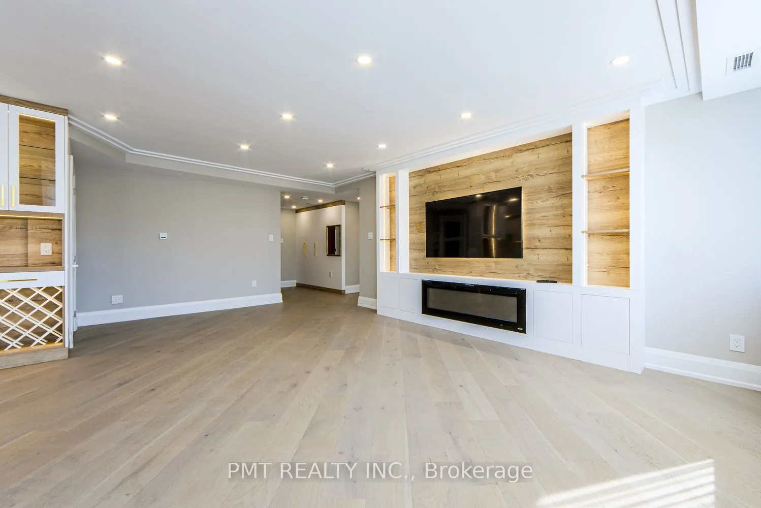 500 Avenue Road, #601