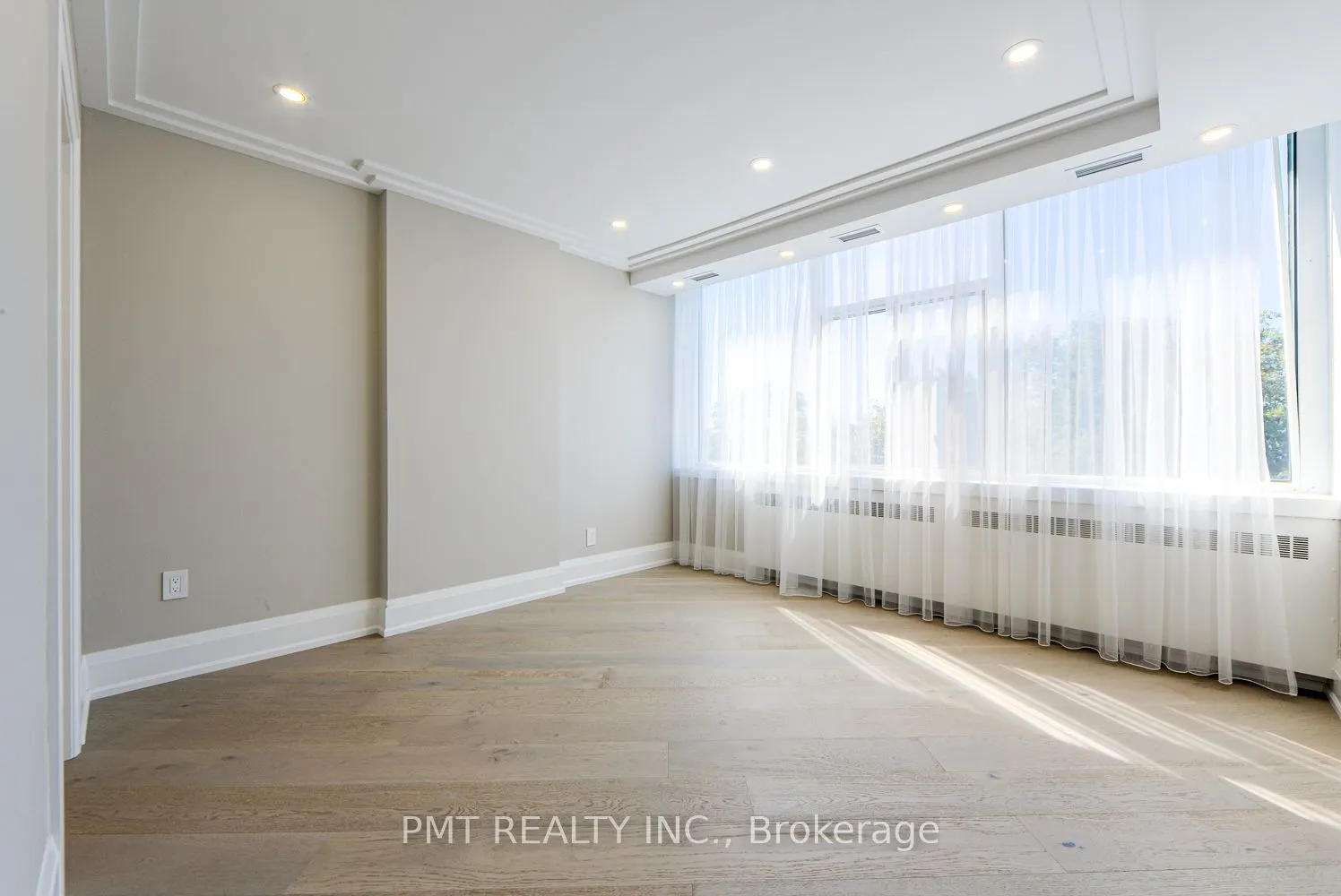 500 Avenue Road, #601