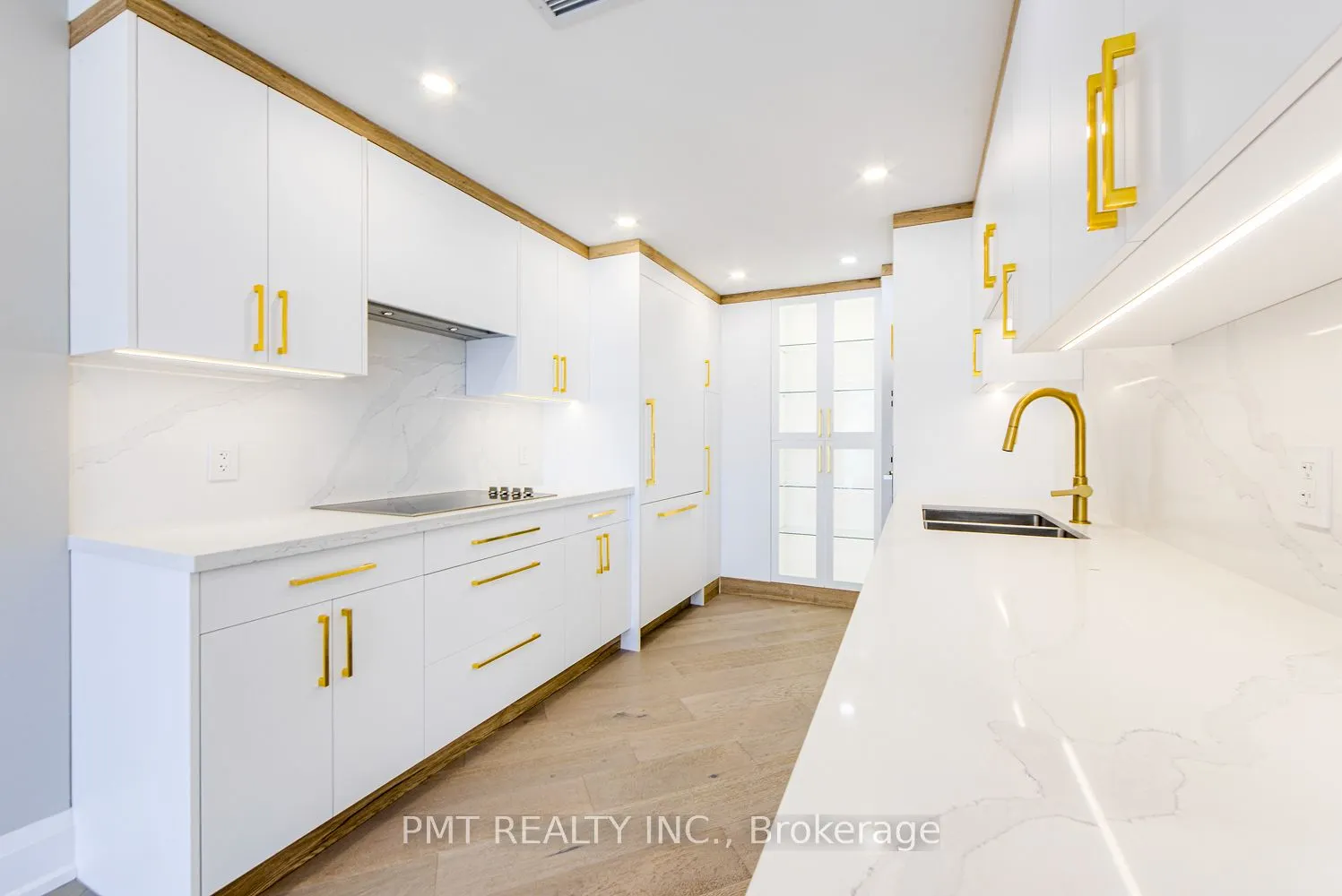 500 Avenue Road, #601