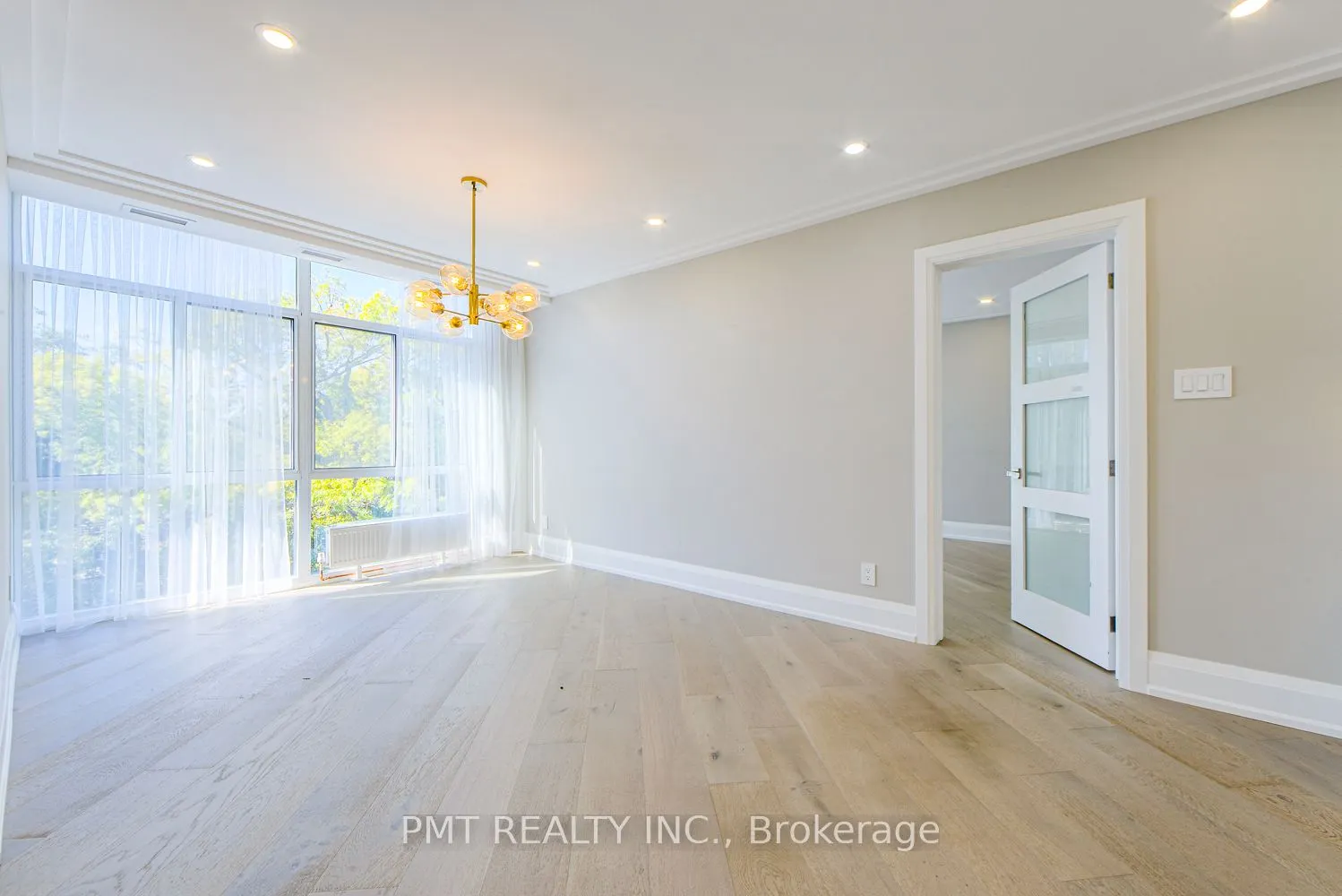 500 Avenue Road, #601
