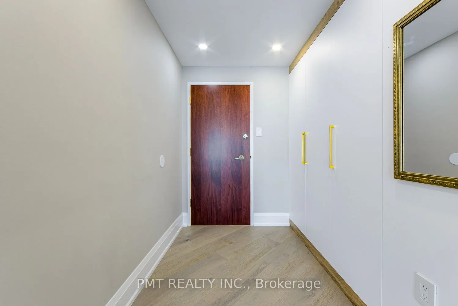 500 Avenue Road, #601