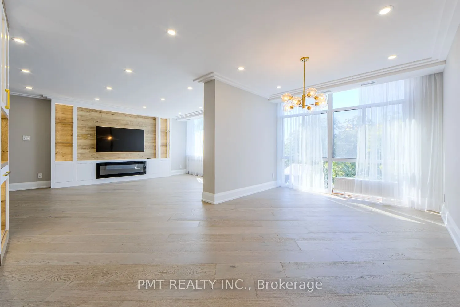 500 Avenue Road, #601