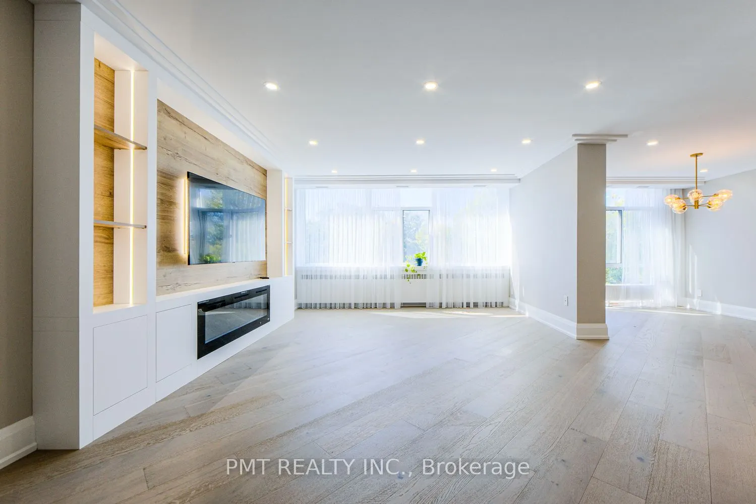 500 Avenue Road, #601