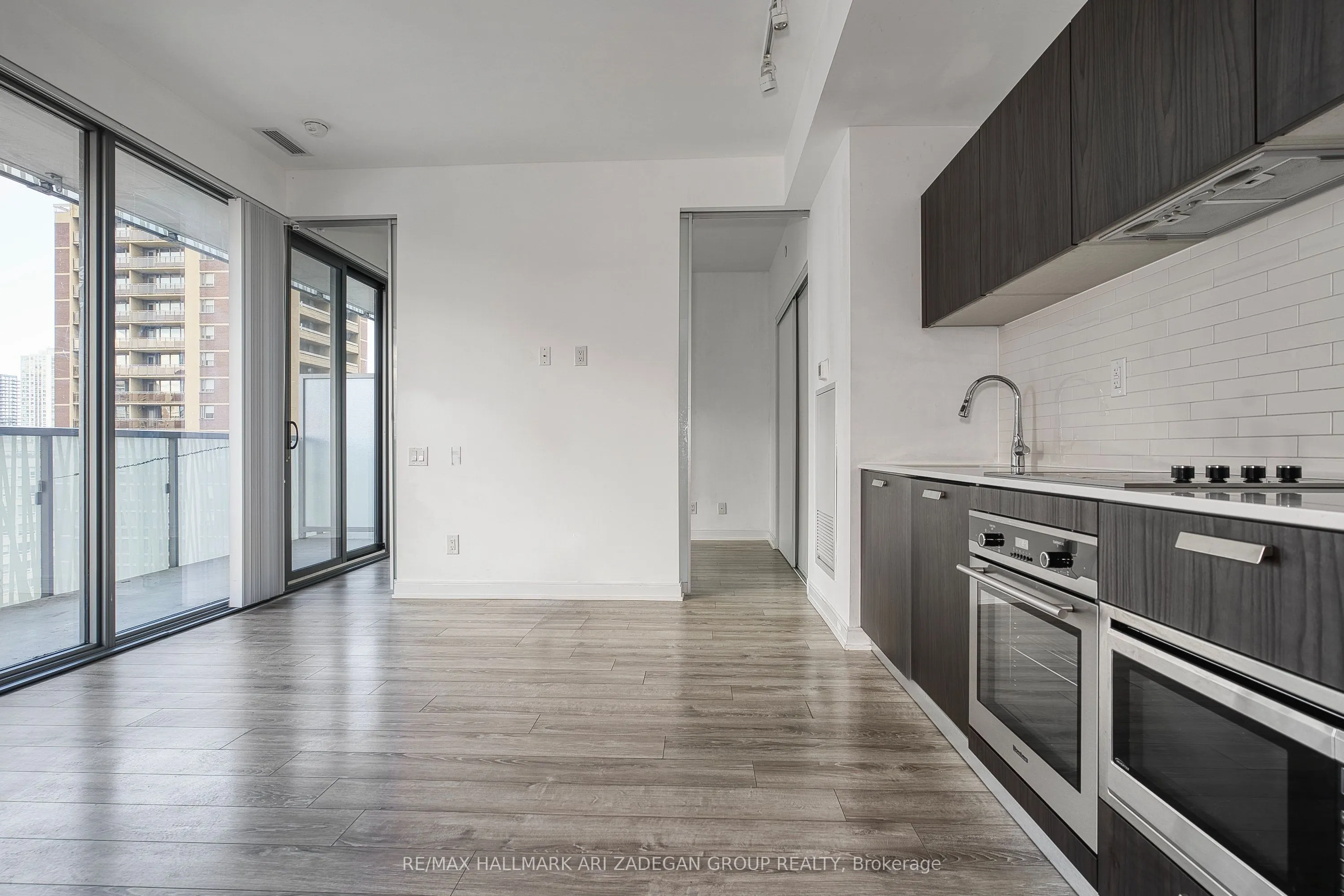 50 Charles Street E, #1415