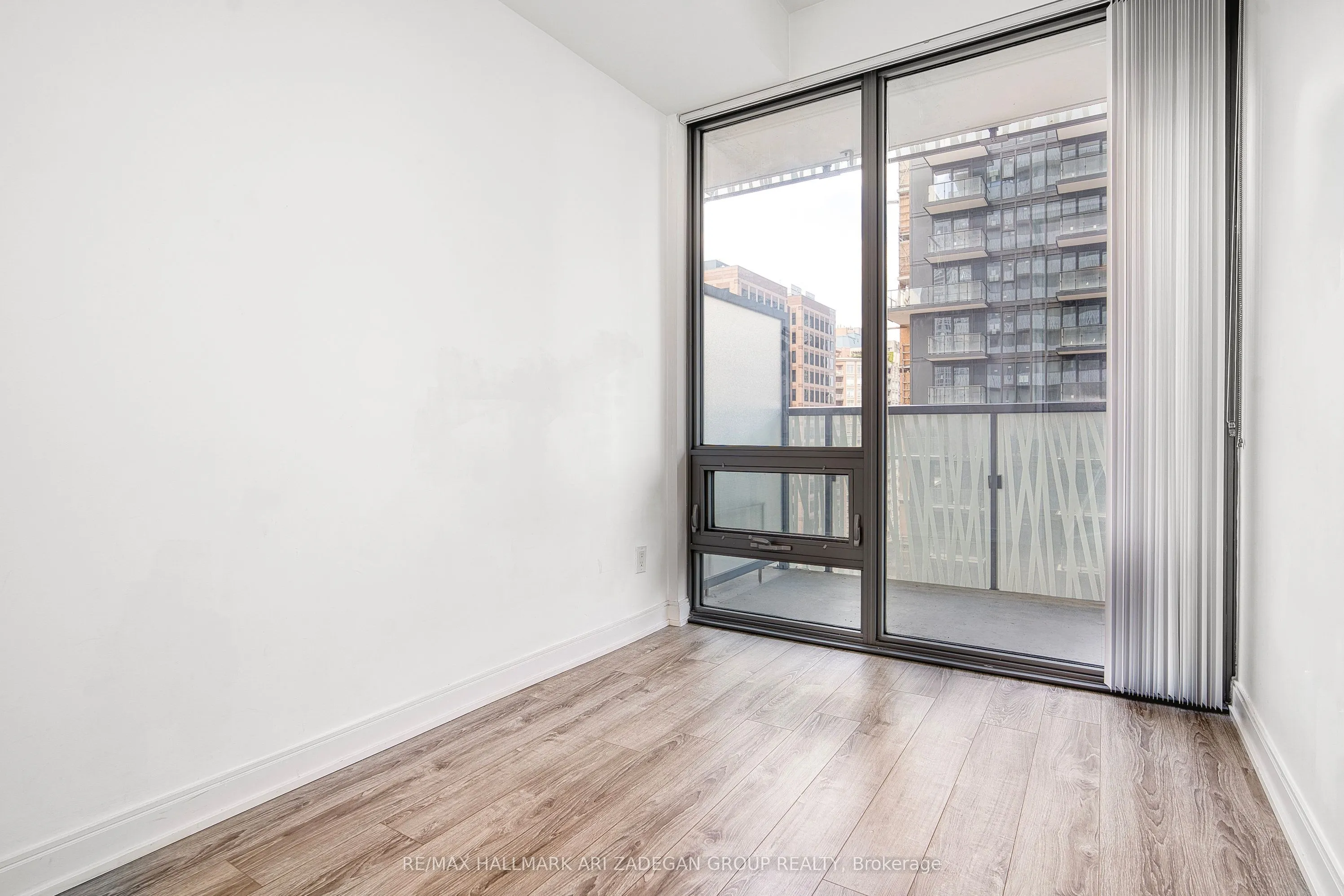 50 Charles Street E, #1415