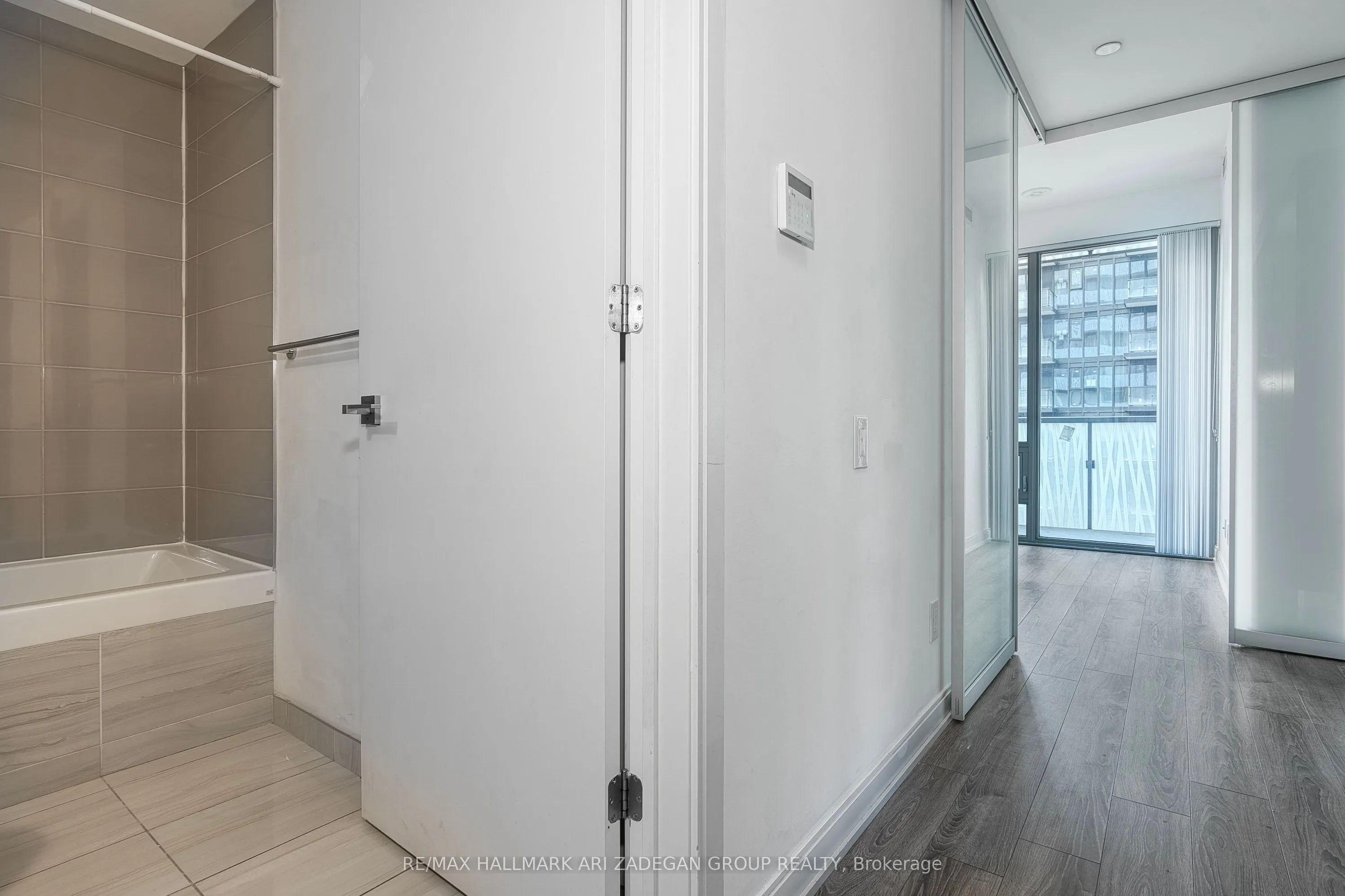 50 Charles Street E, #1415
