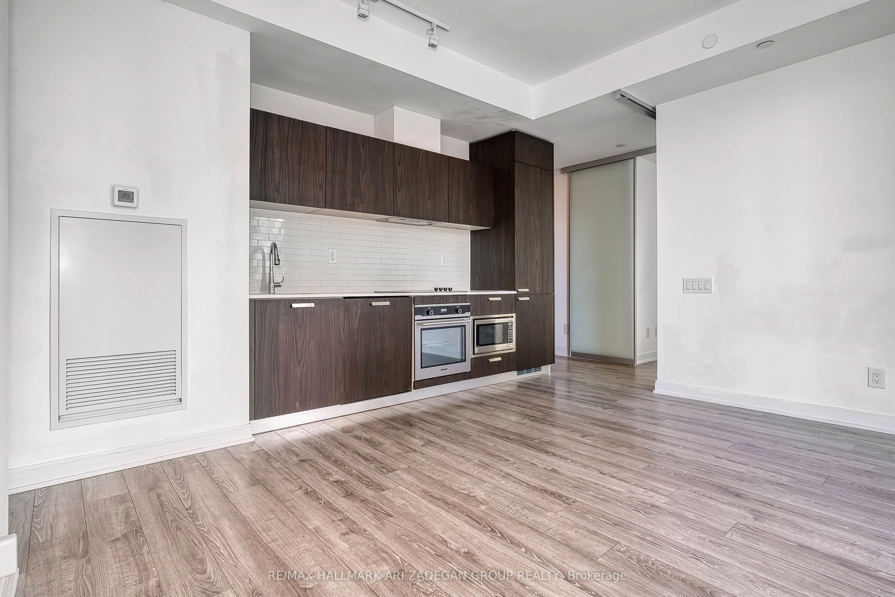 50 Charles Street E, #1415