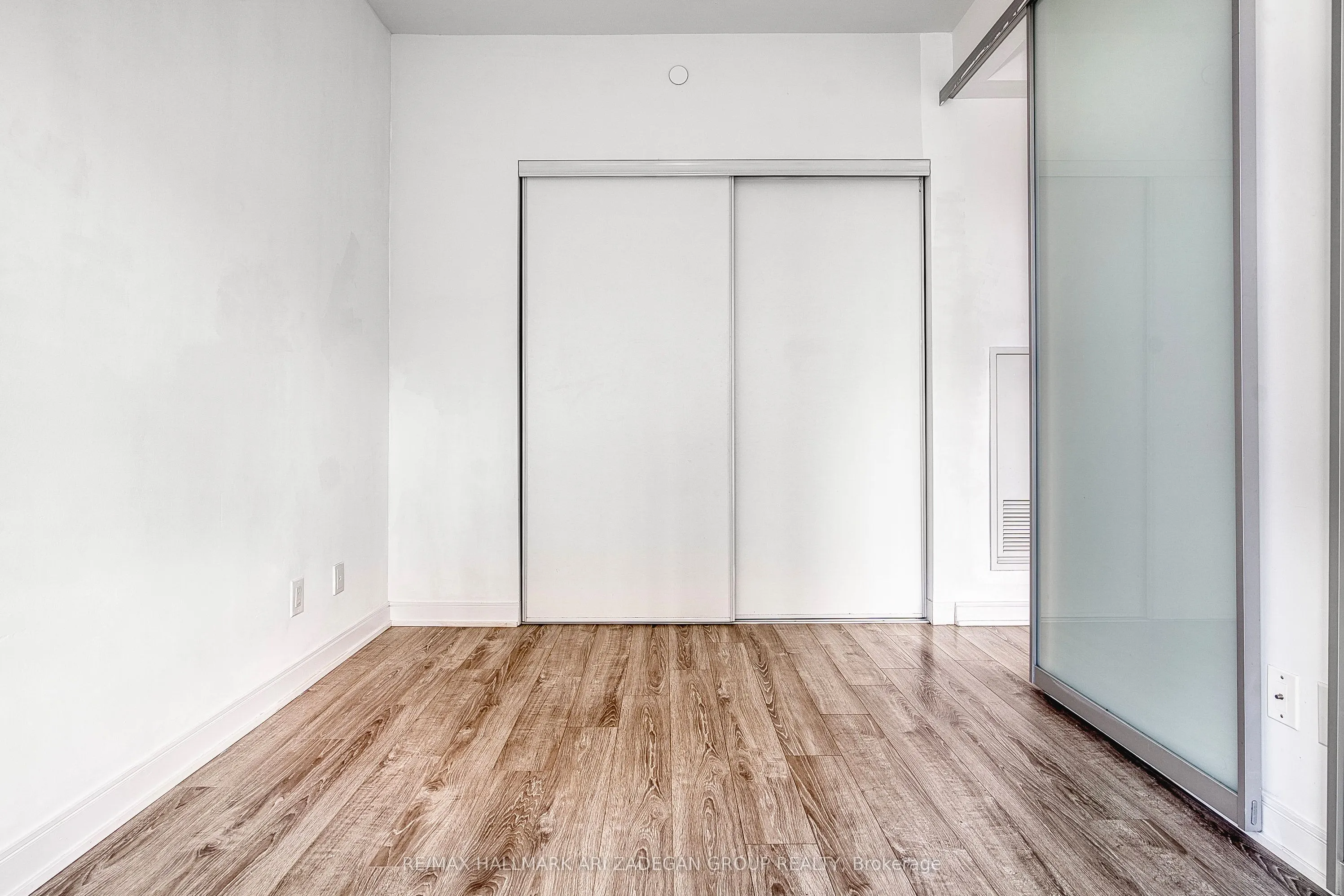 50 Charles Street E, #1415