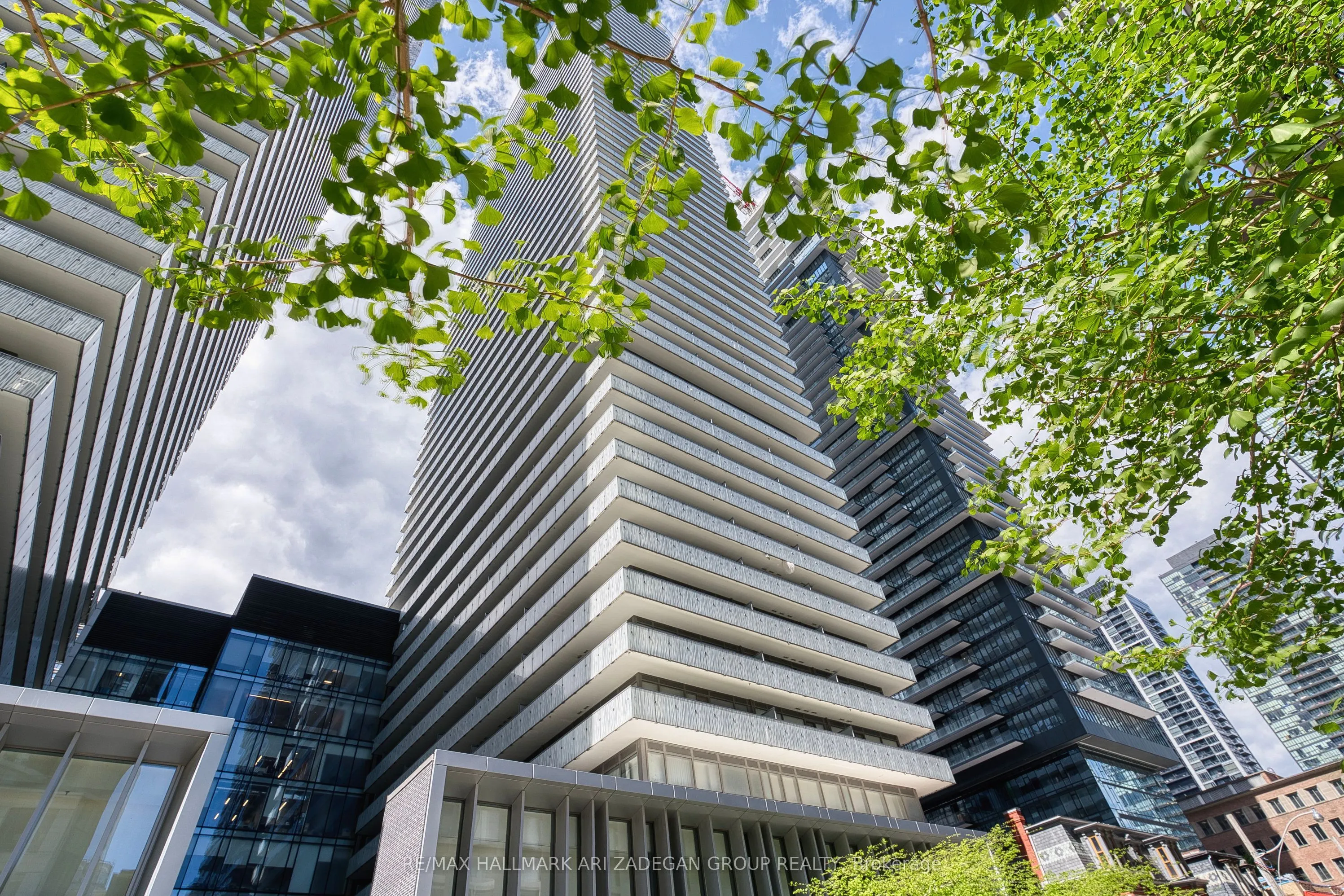 50 Charles Street E, #1415