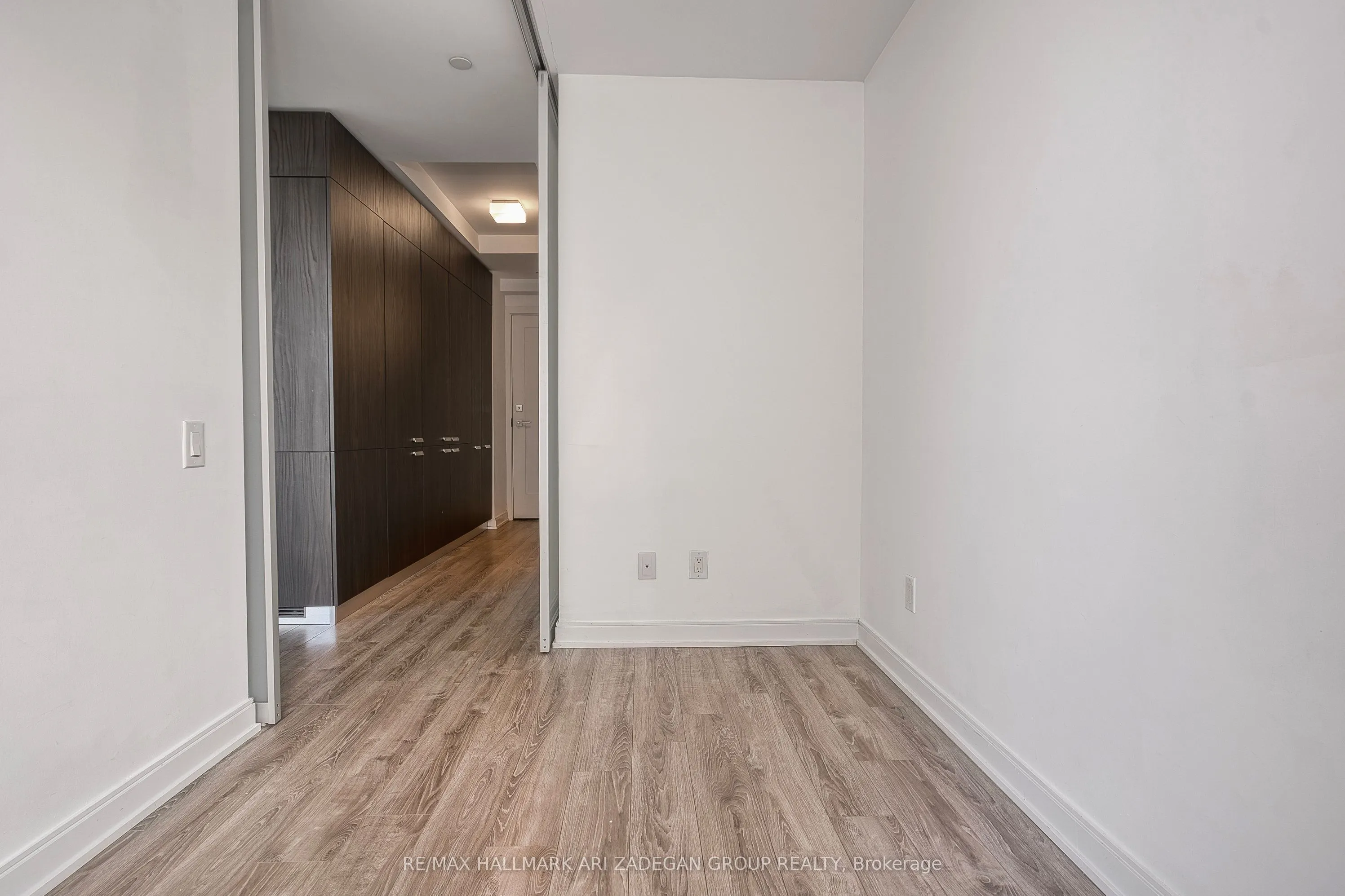 50 Charles Street E, #1415