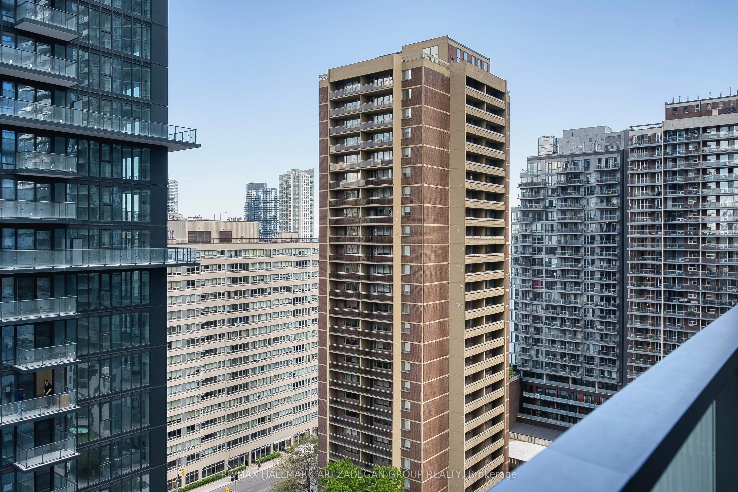 50 Charles Street E, #1415