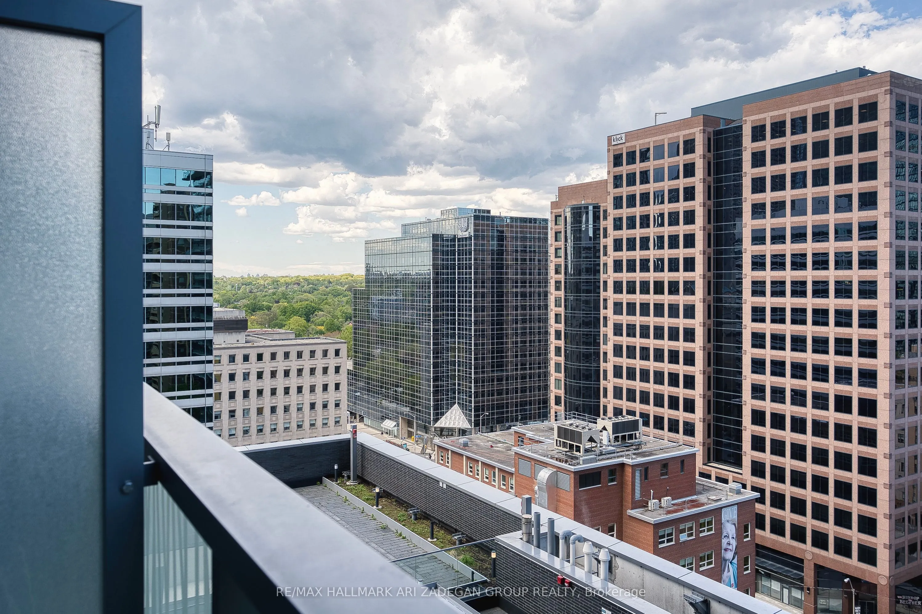 50 Charles Street E, #1415