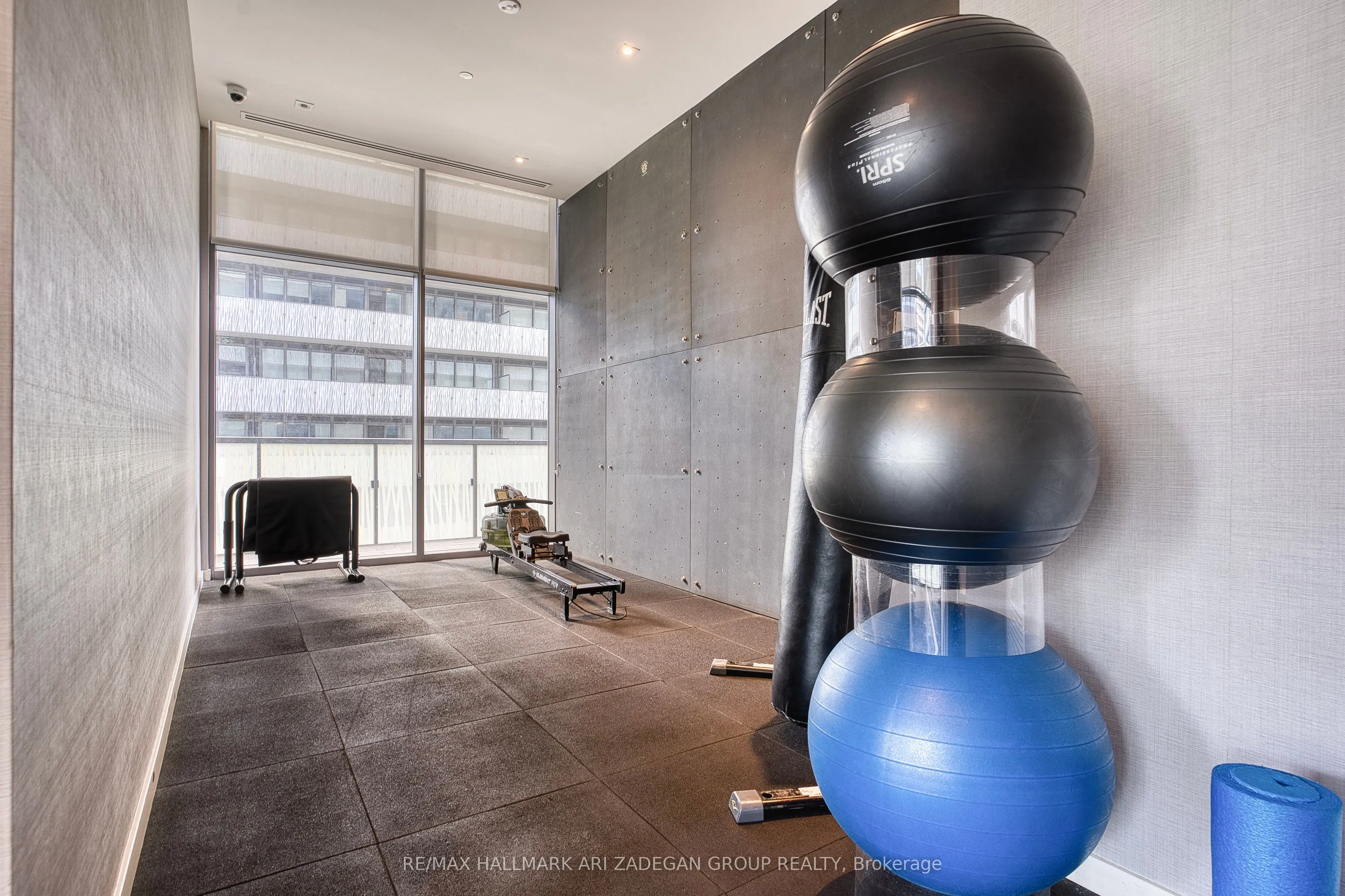 50 Charles Street E, #1415