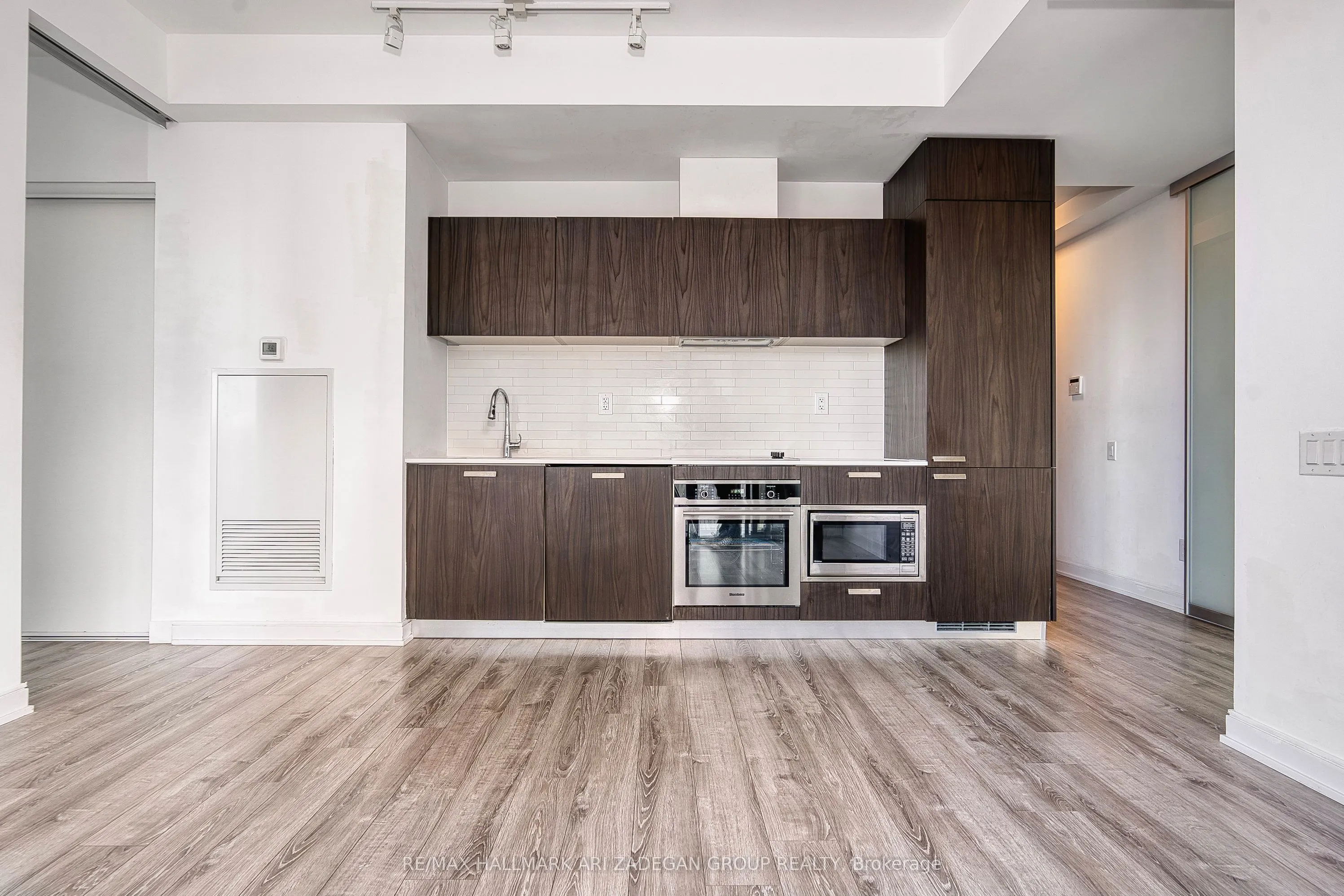50 Charles Street E, #1415
