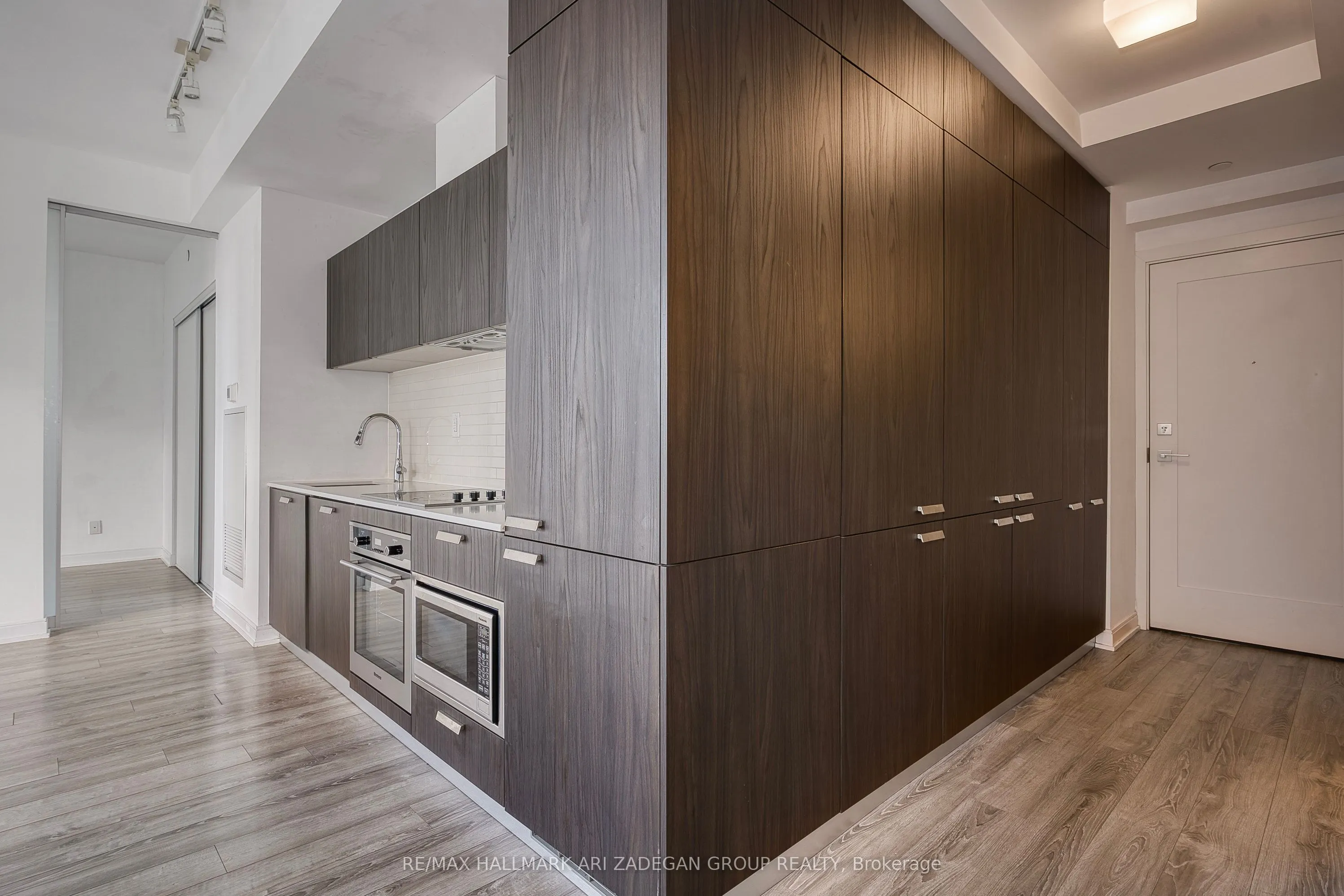 50 Charles Street E, #1415