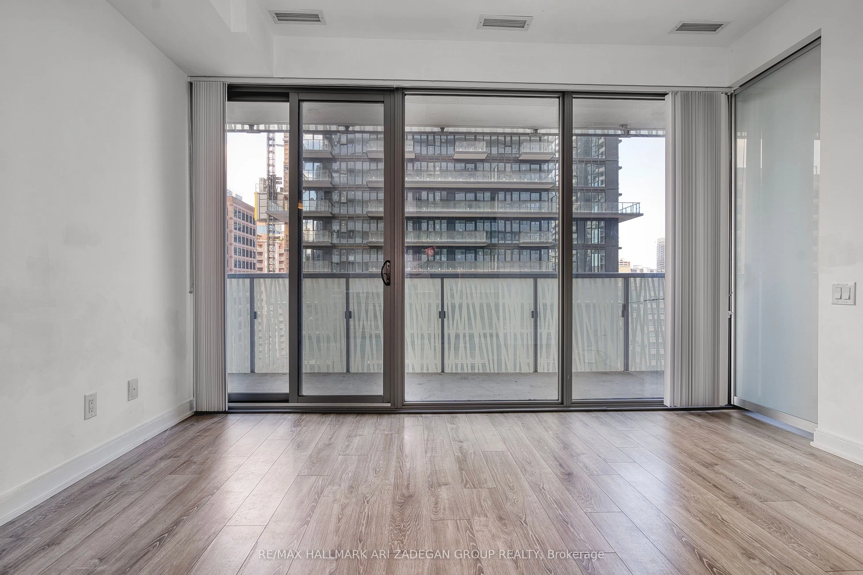 50 Charles Street E, #1415