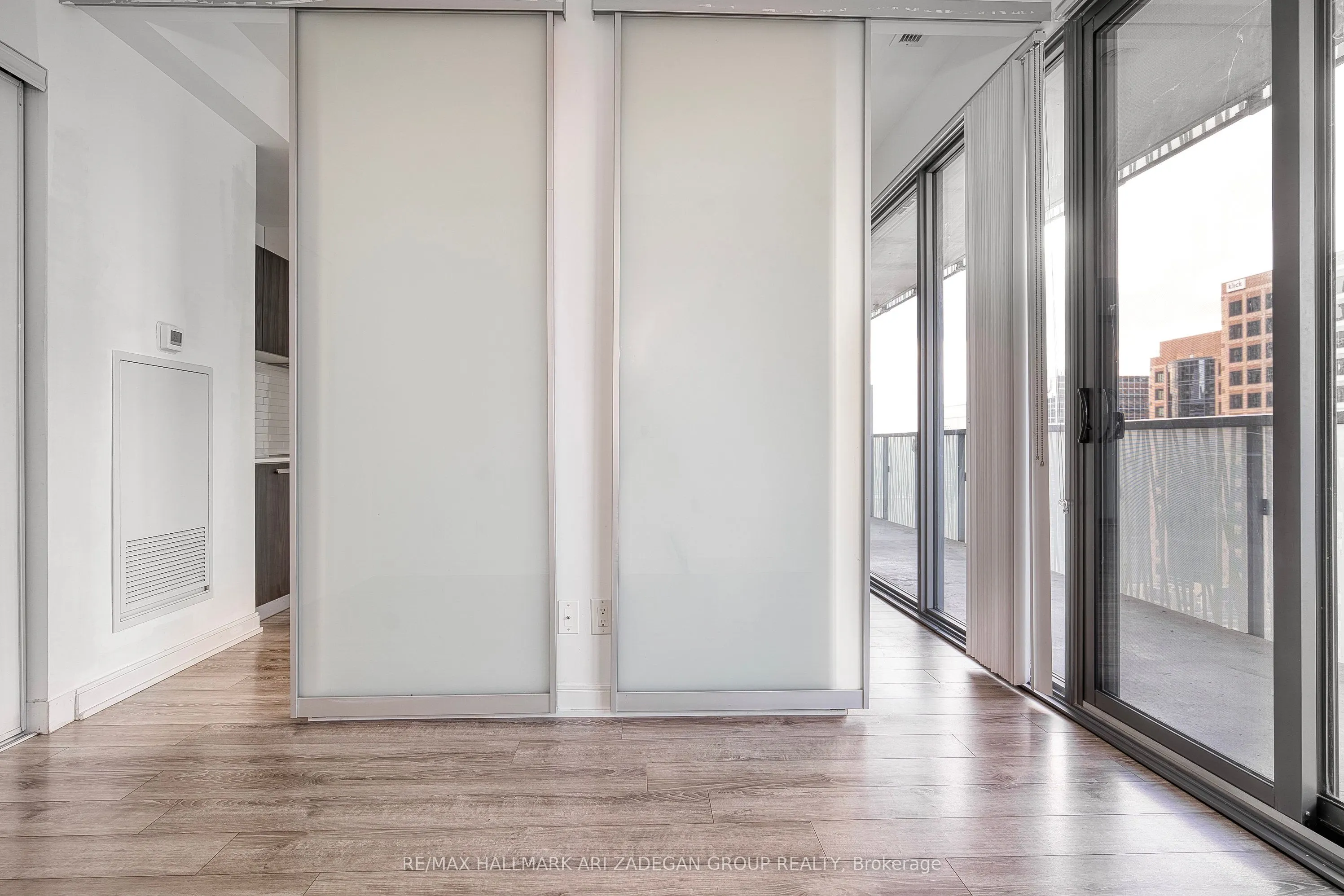 50 Charles Street E, #1415