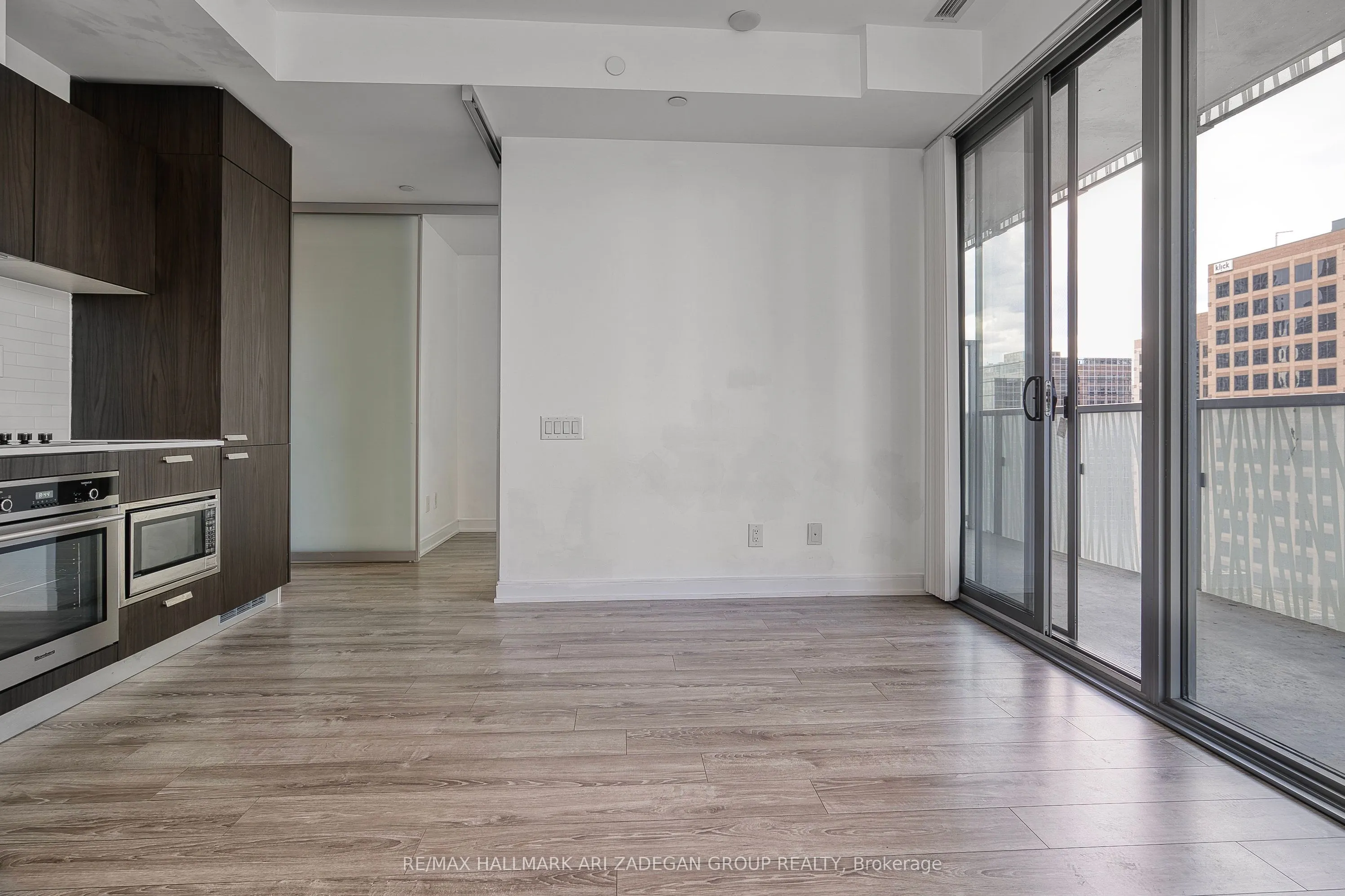 50 Charles Street E, #1415
