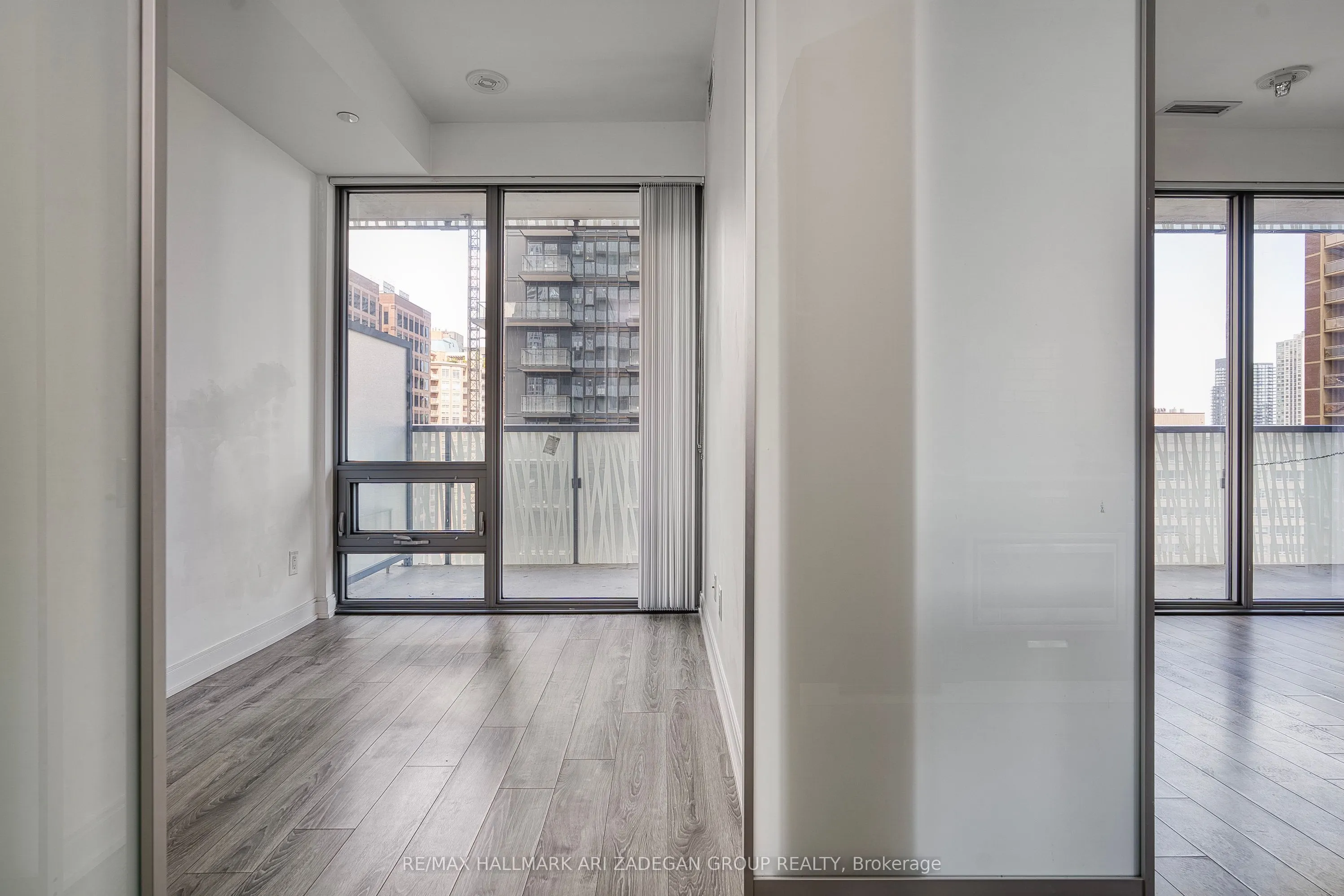 50 Charles Street E, #1415