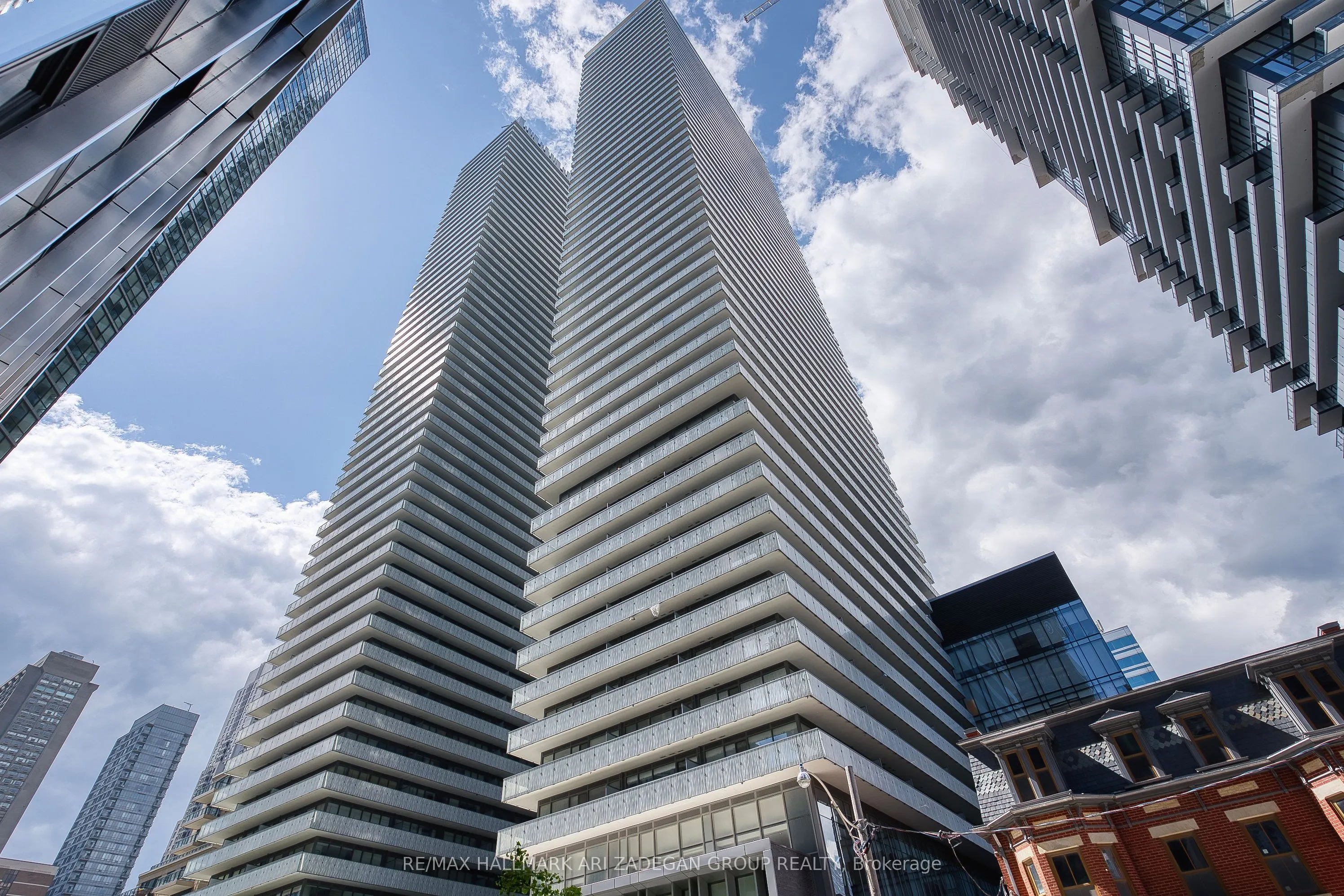50 Charles Street E, #1415