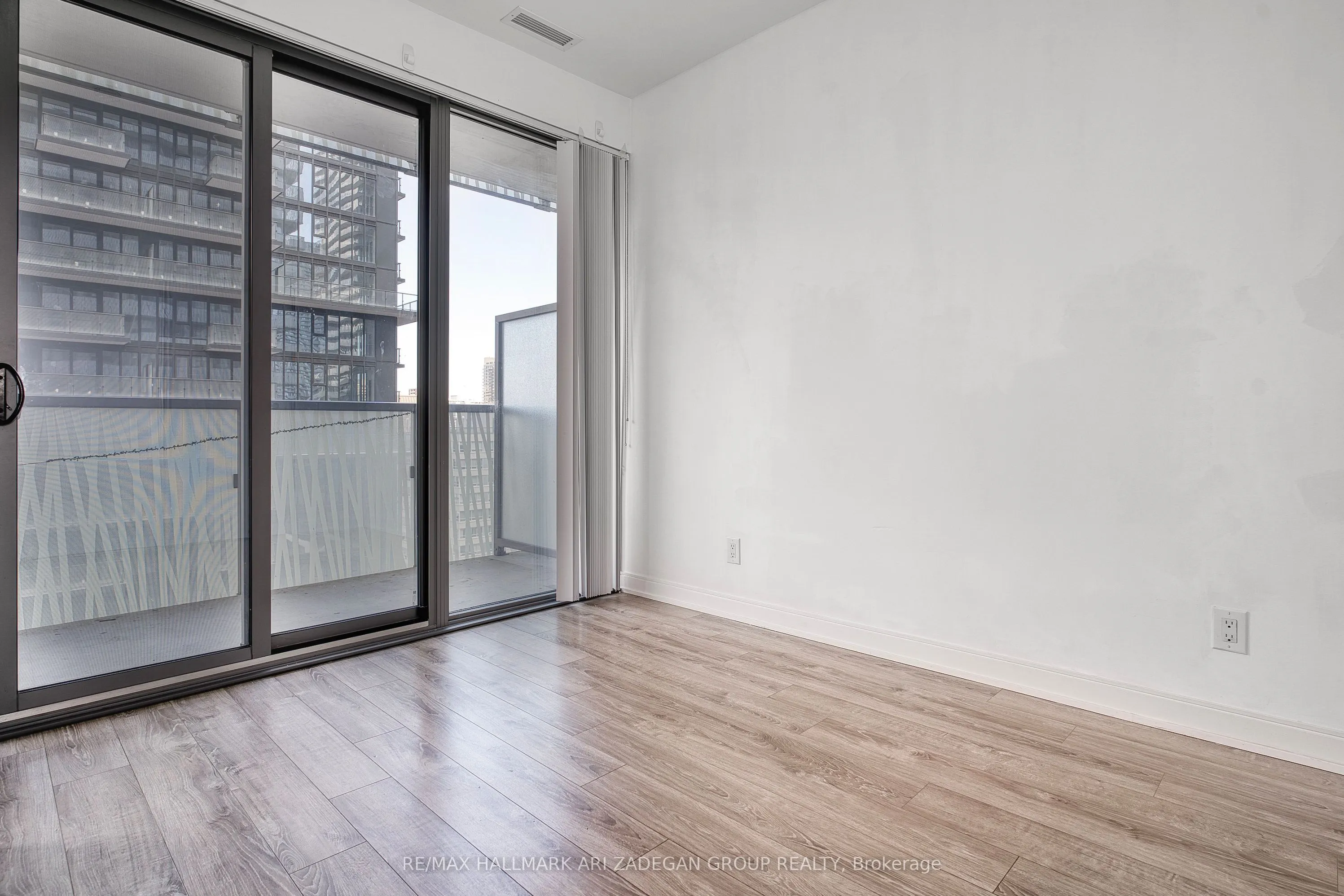 50 Charles Street E, #1415