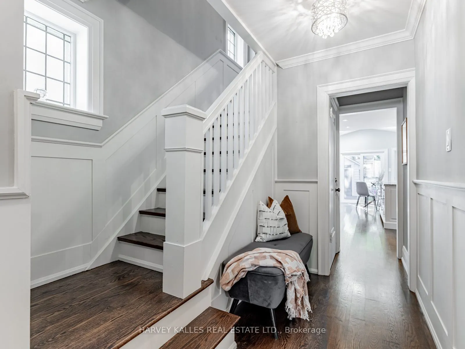 566 Oriole Parkway