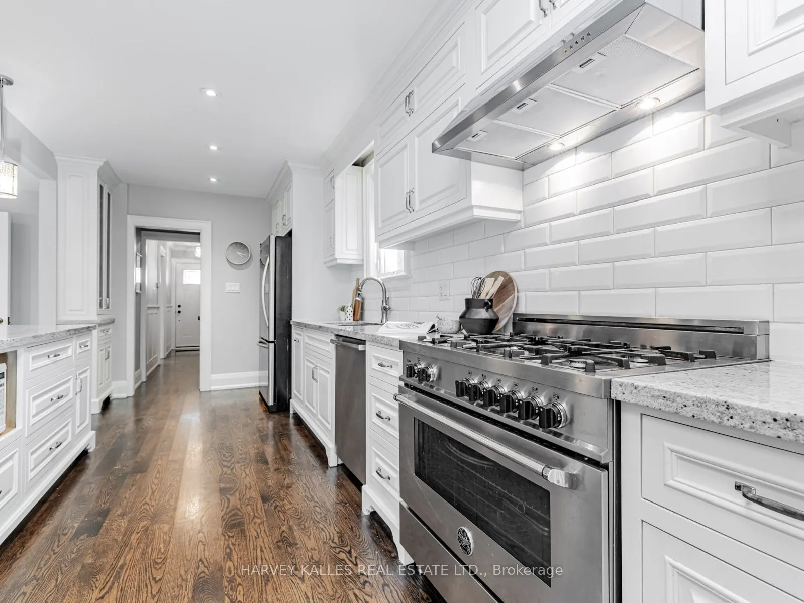566 Oriole Parkway