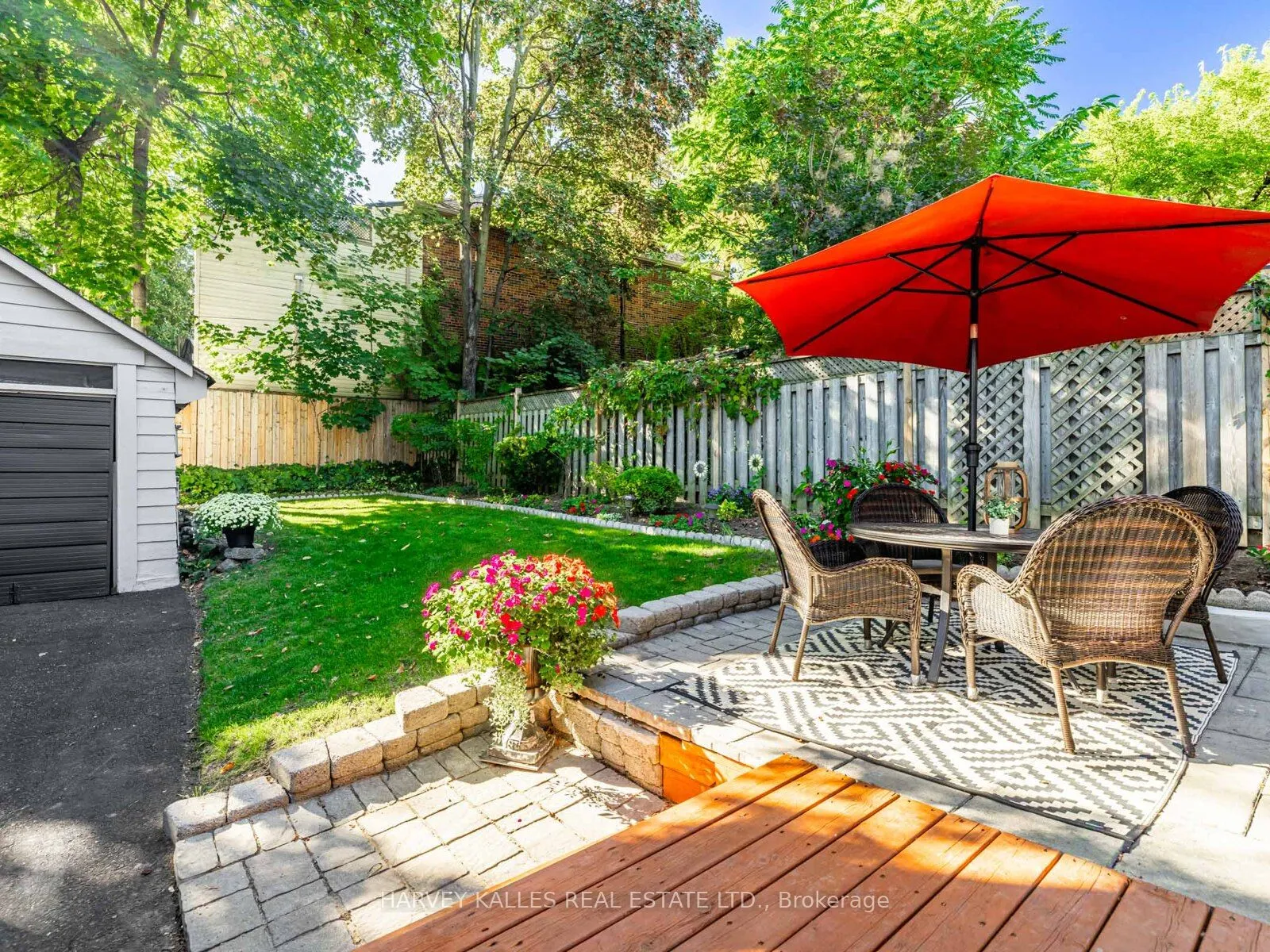 566 Oriole Parkway