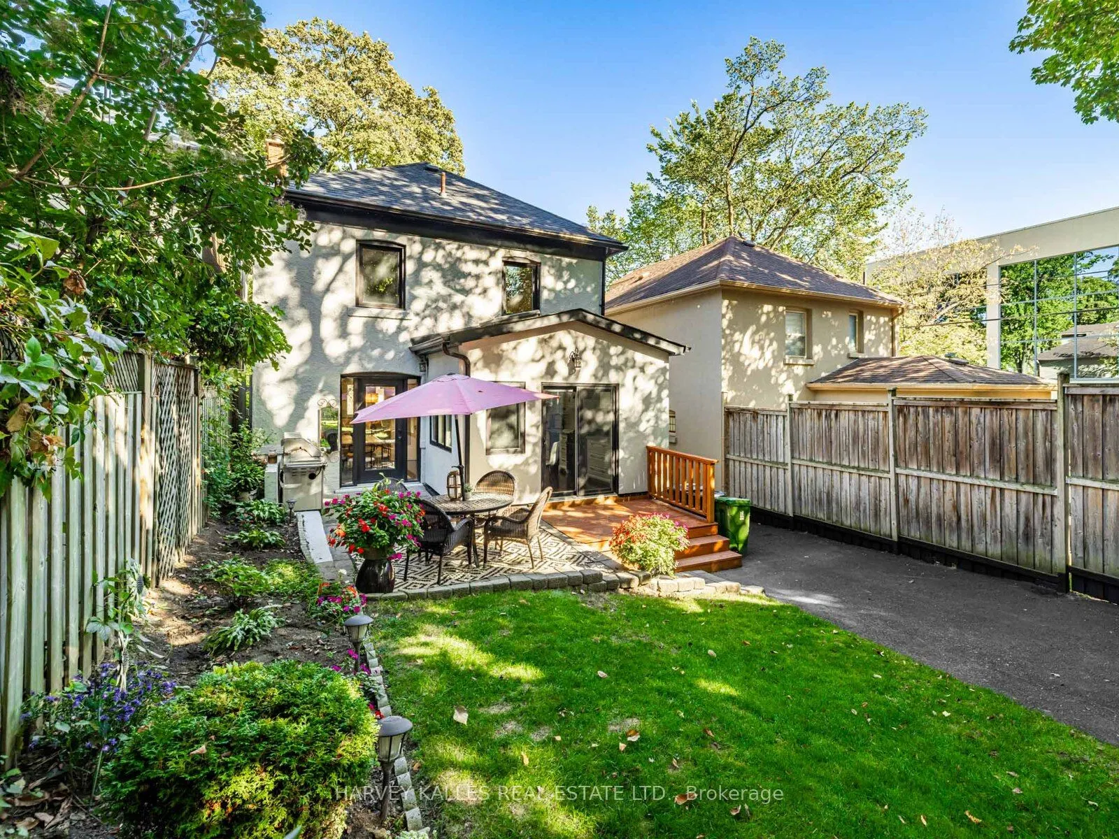 566 Oriole Parkway