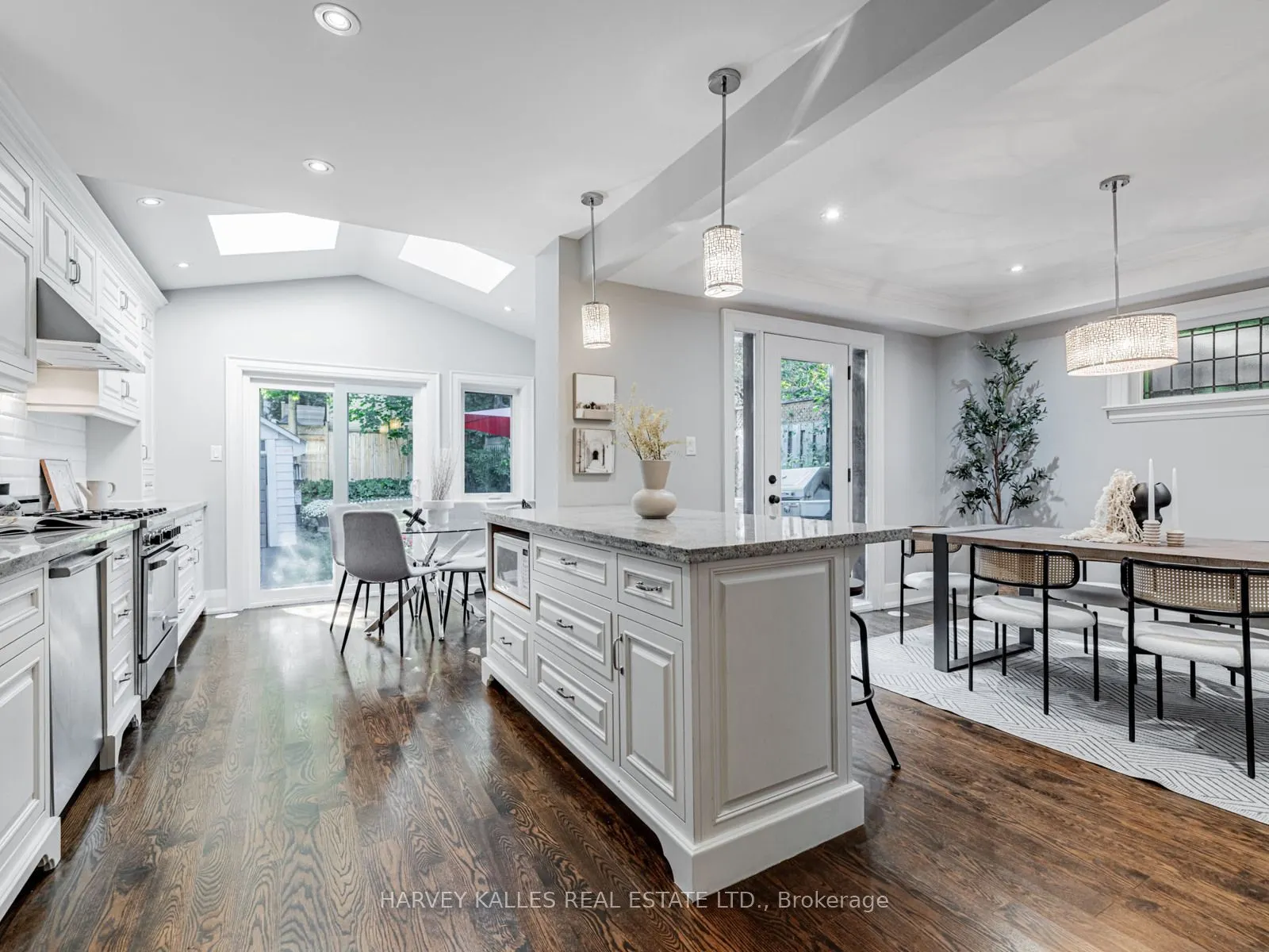 566 Oriole Parkway