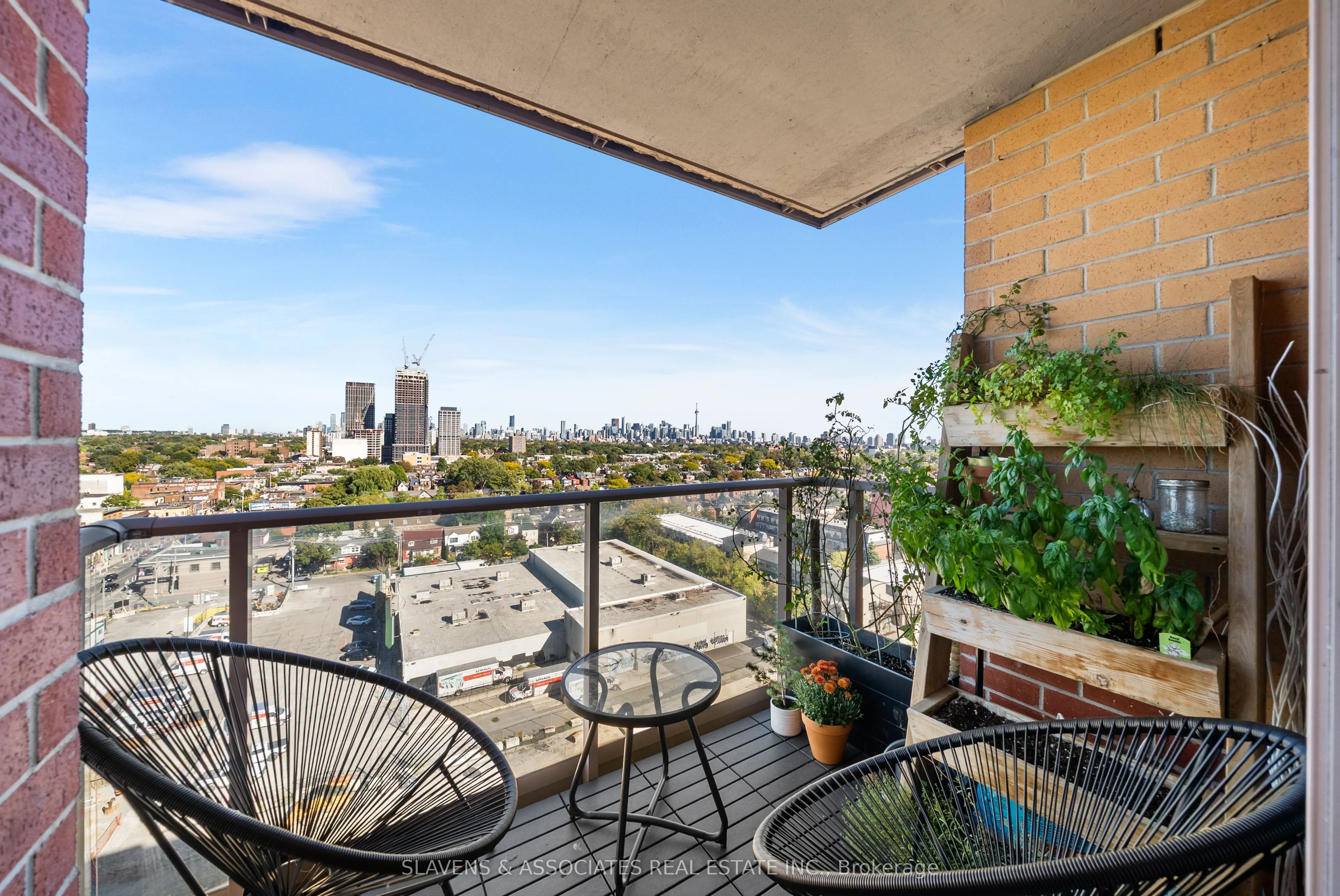 1369 Bloor Street W, #1402