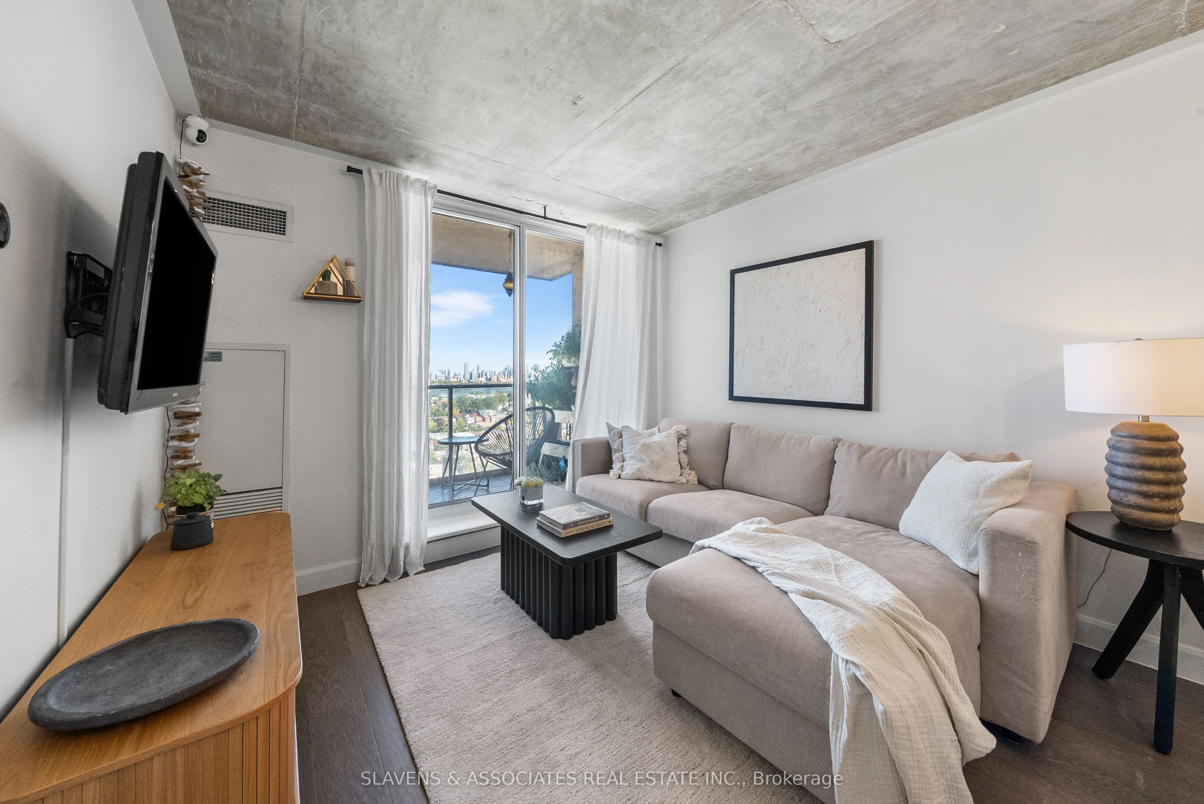 1369 Bloor Street W, #1402