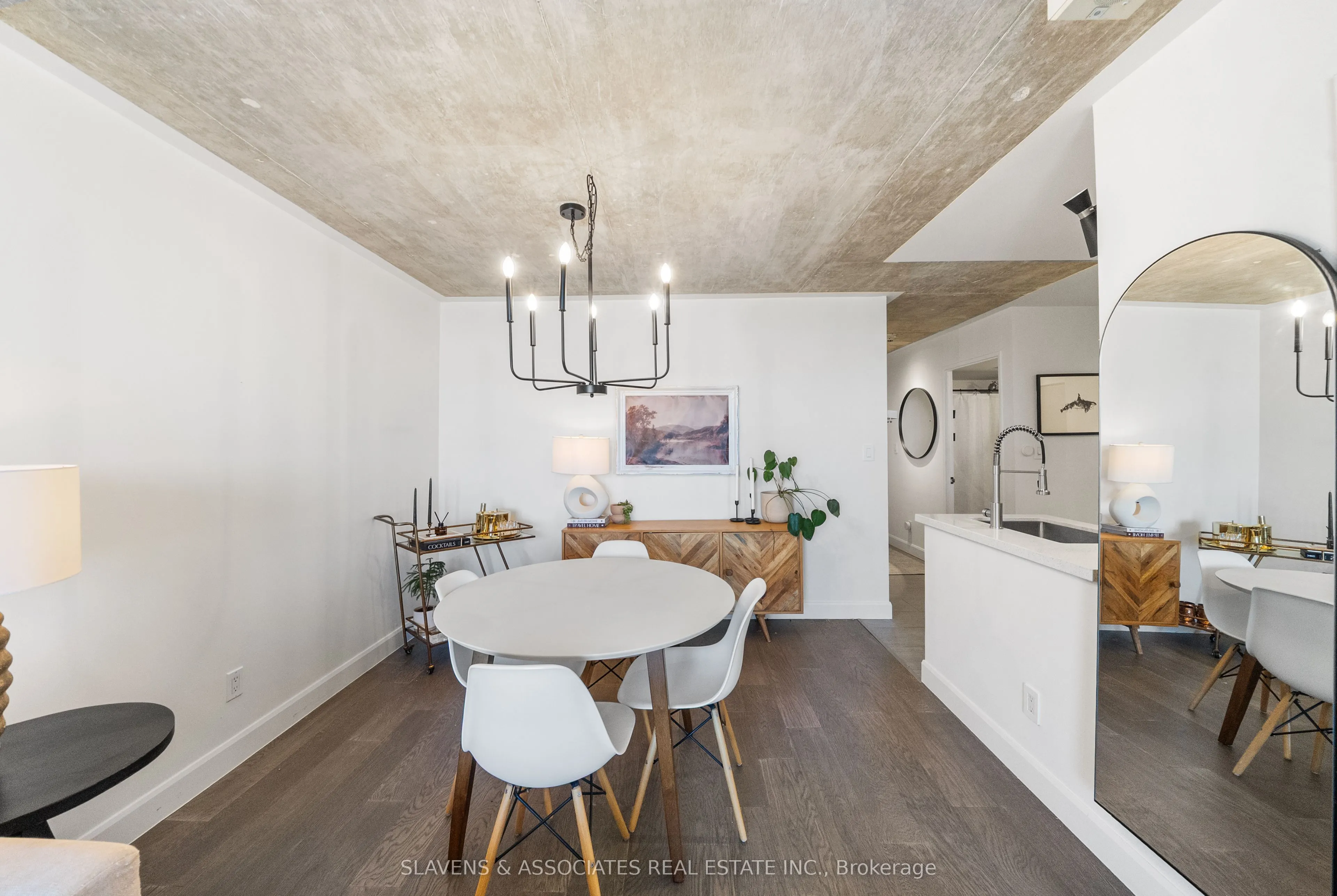 1369 Bloor Street W, #1402