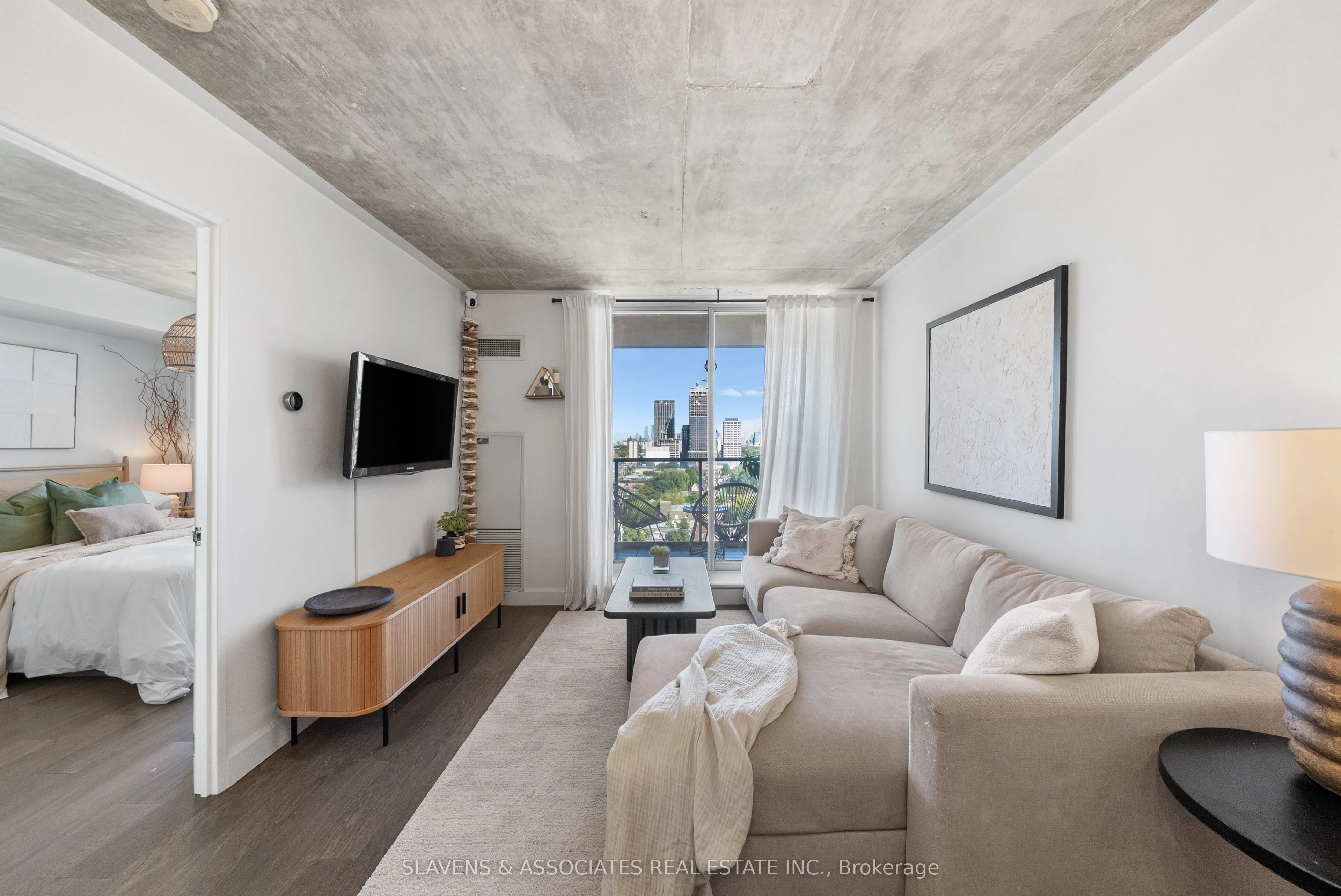 1369 Bloor Street W, #1402
