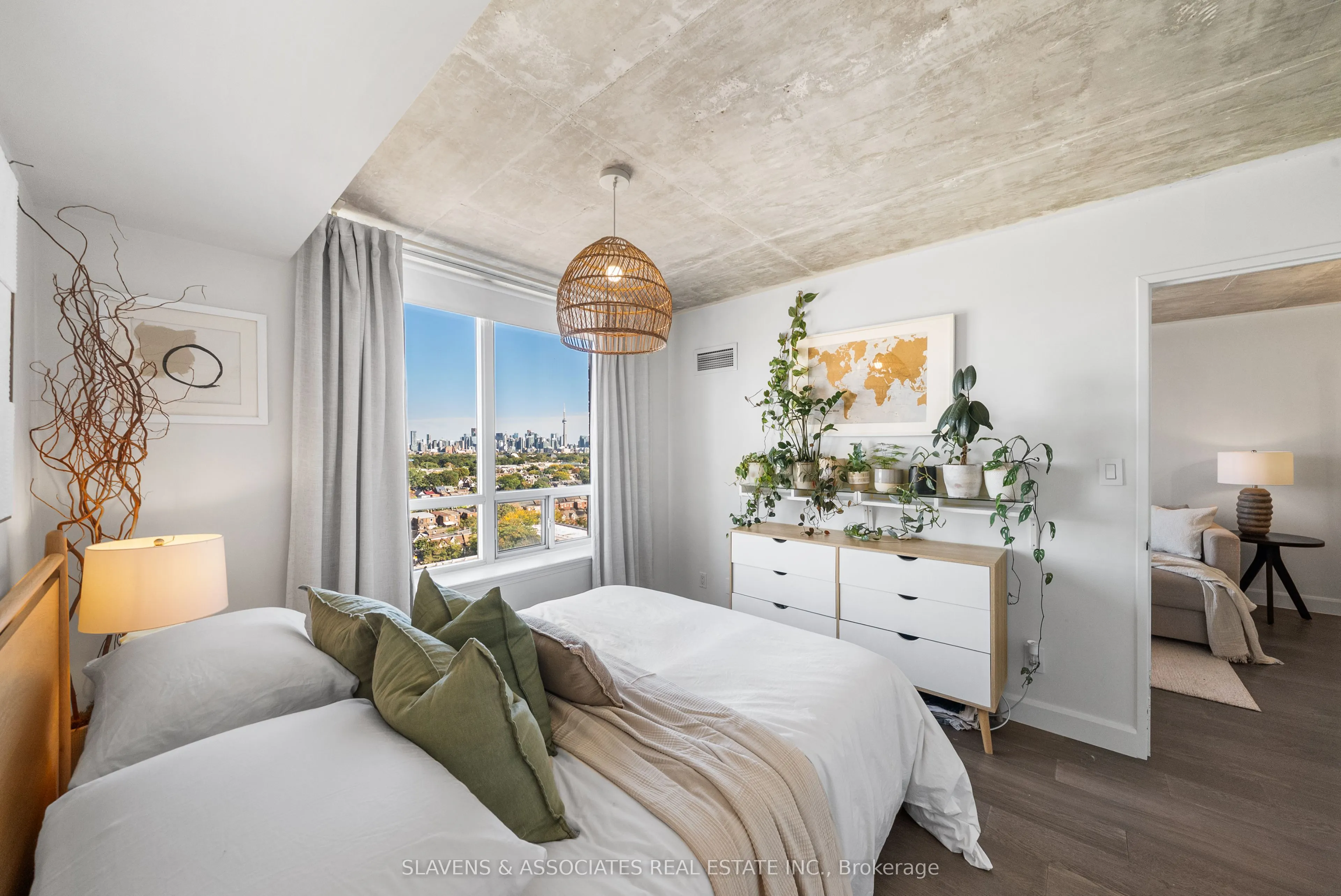 1369 Bloor Street W, #1402