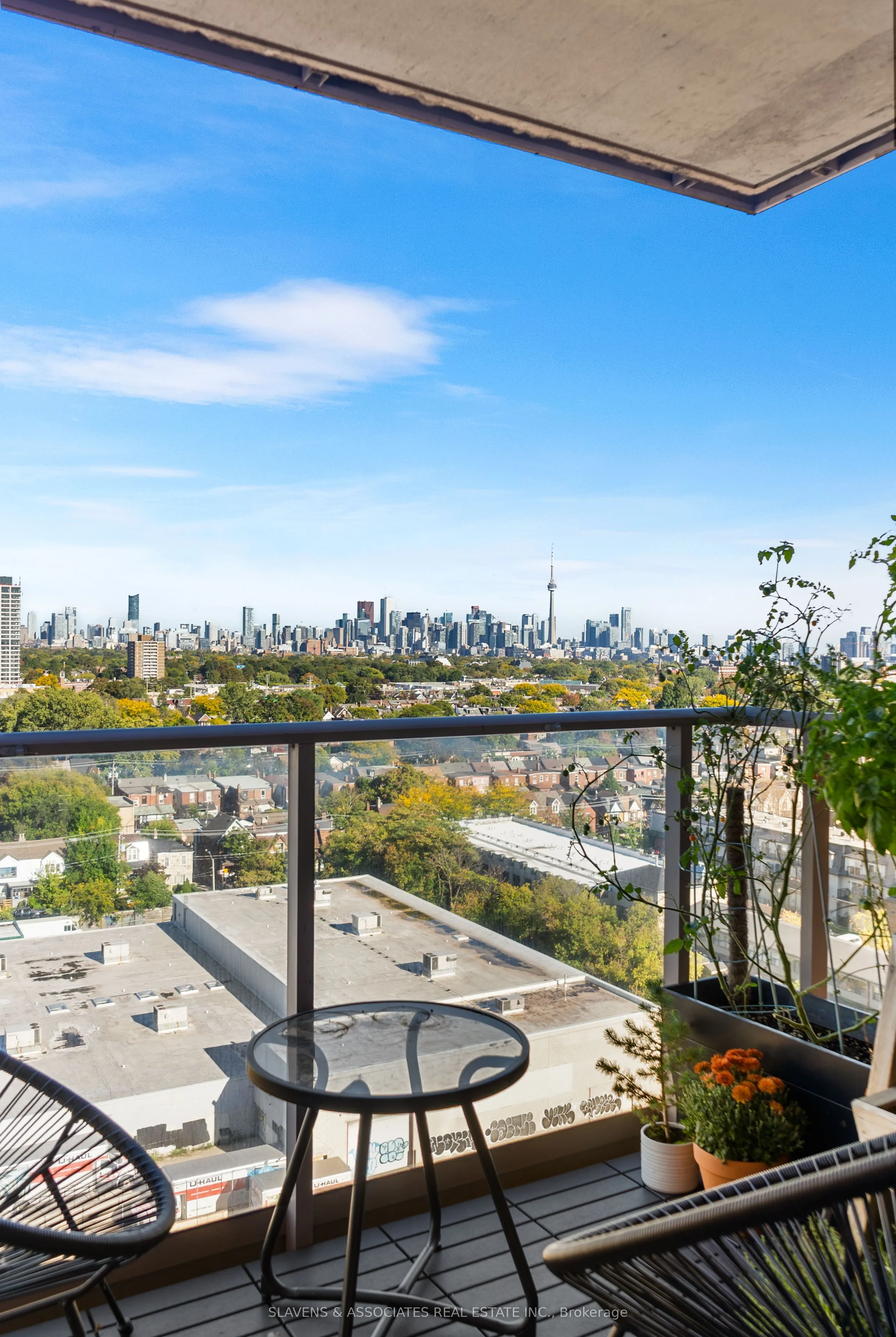 1369 Bloor Street W, #1402