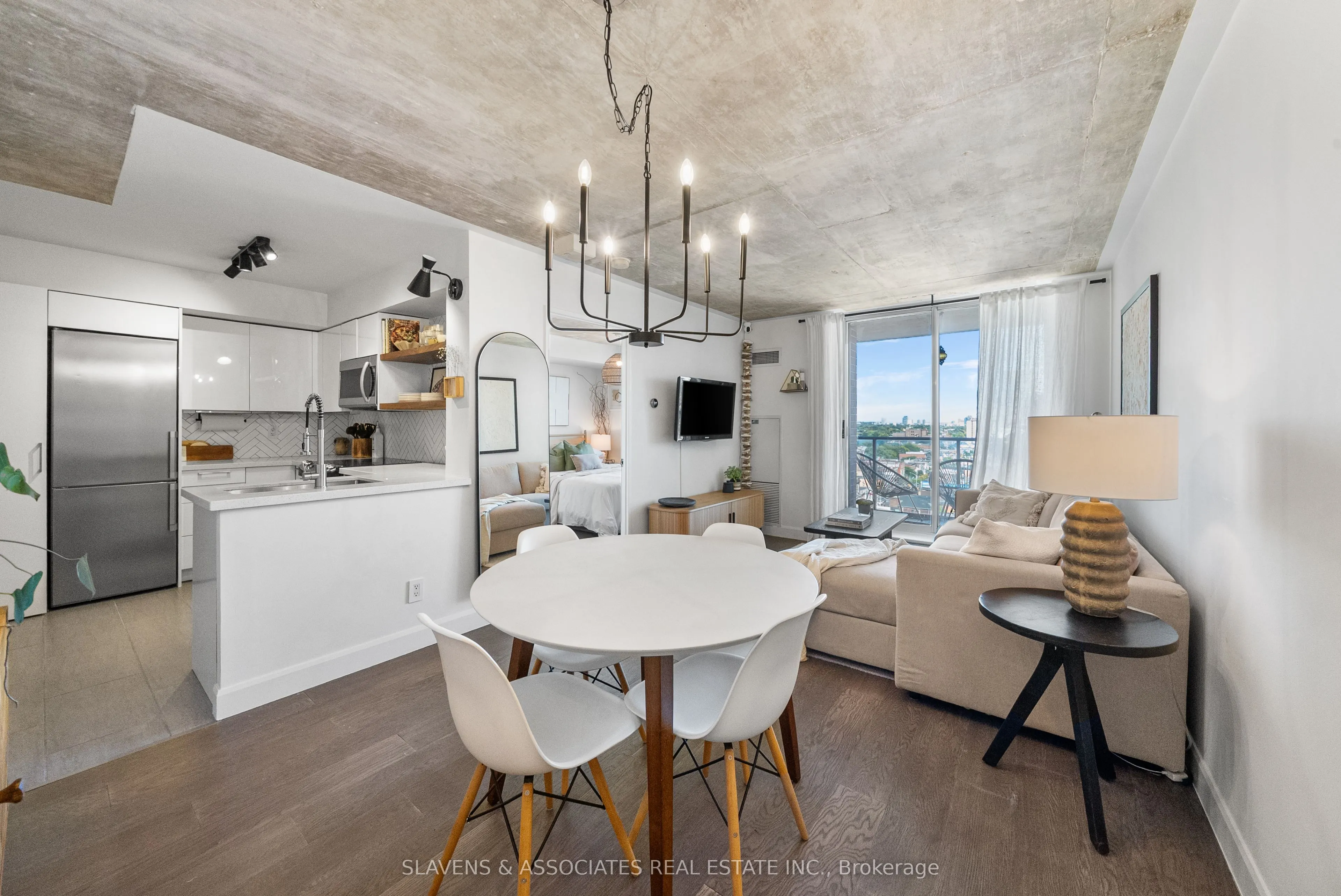 1369 Bloor Street W, #1402