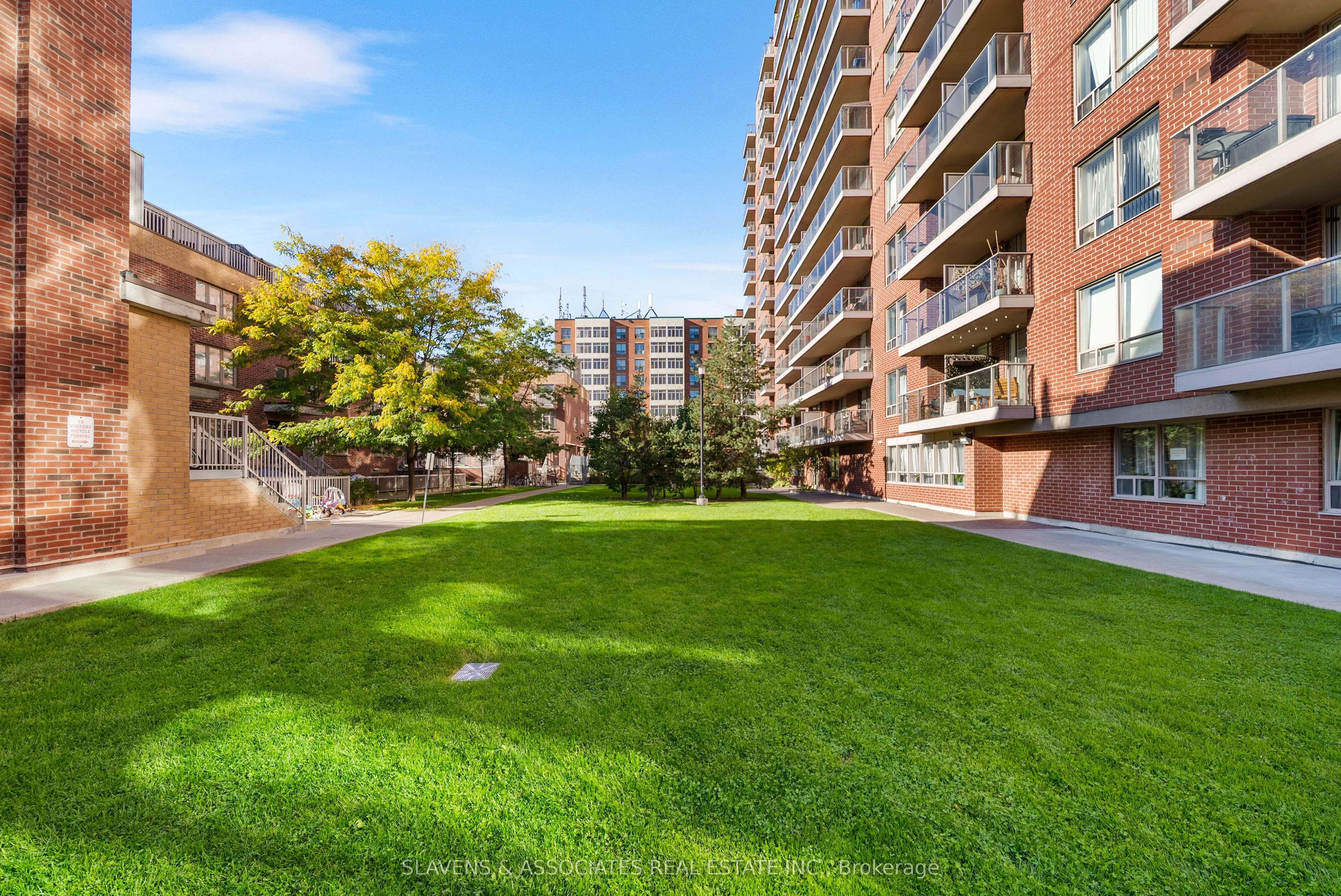 1369 Bloor Street W, #1402