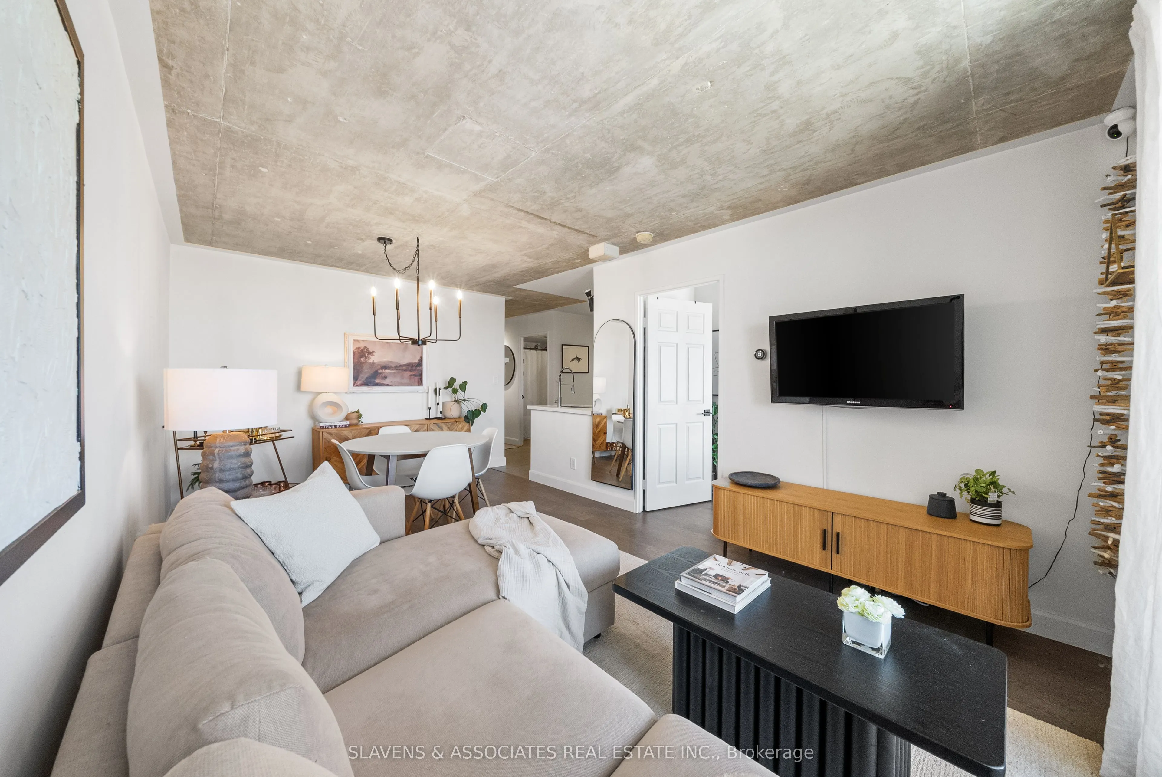 1369 Bloor Street W, #1402