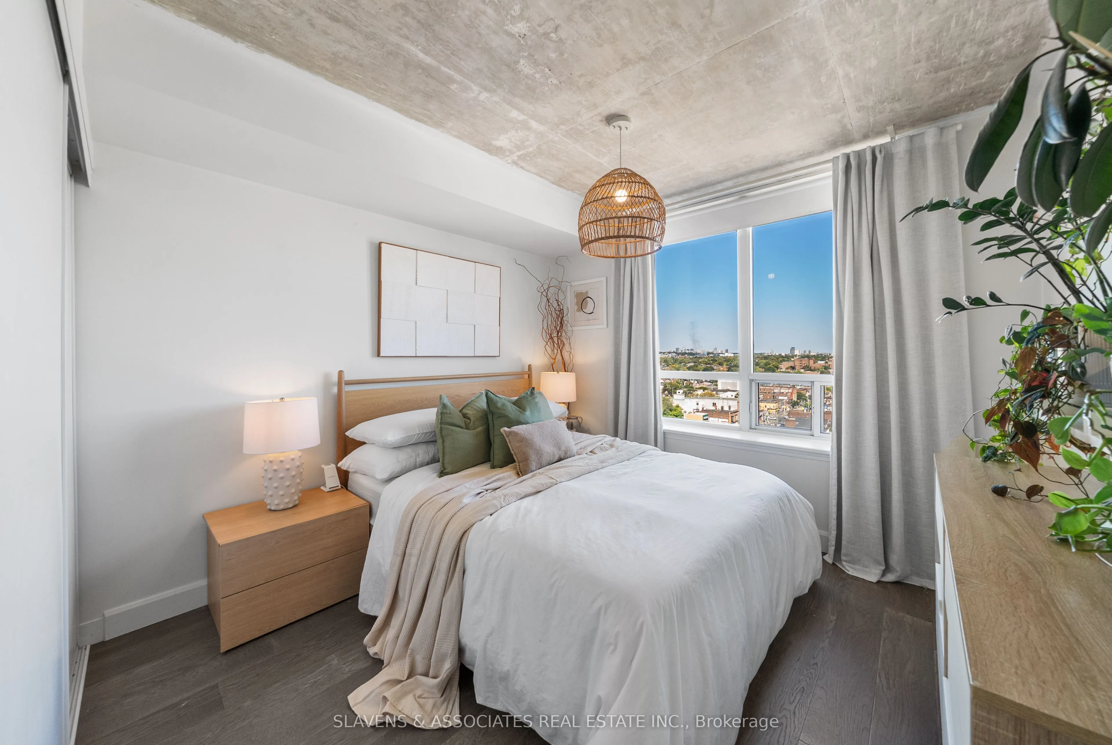 1369 Bloor Street W, #1402