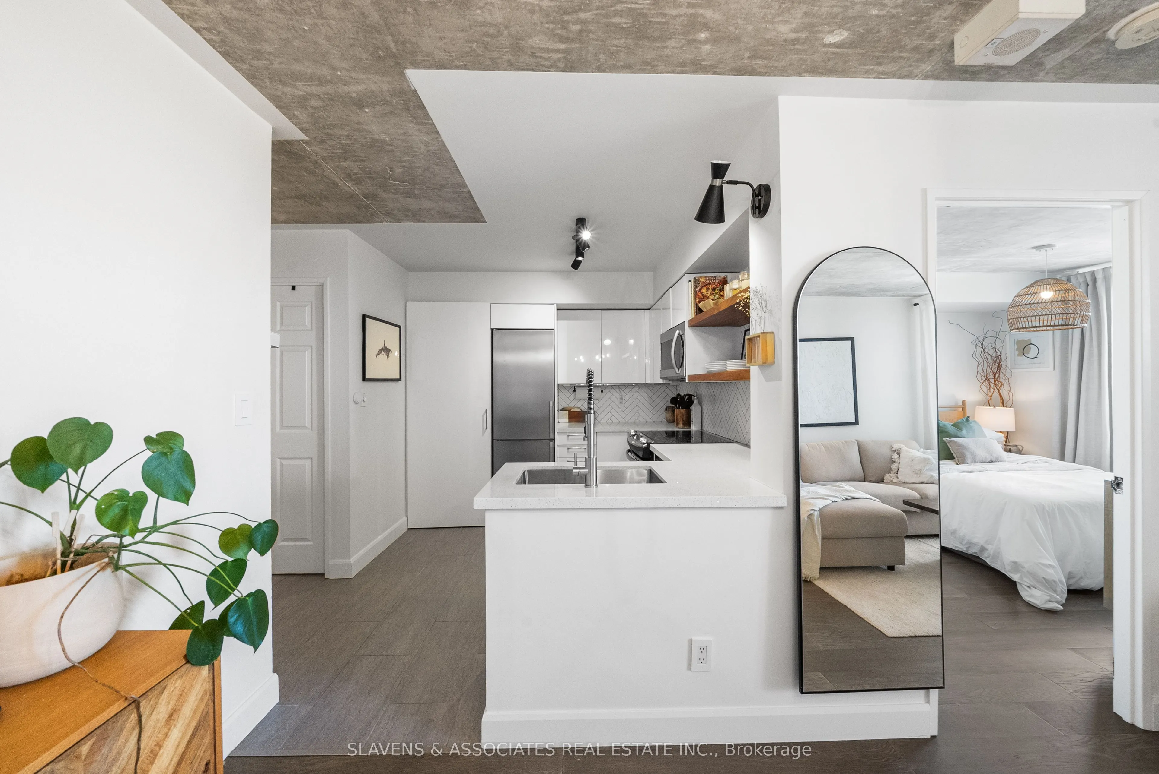 1369 Bloor Street W, #1402