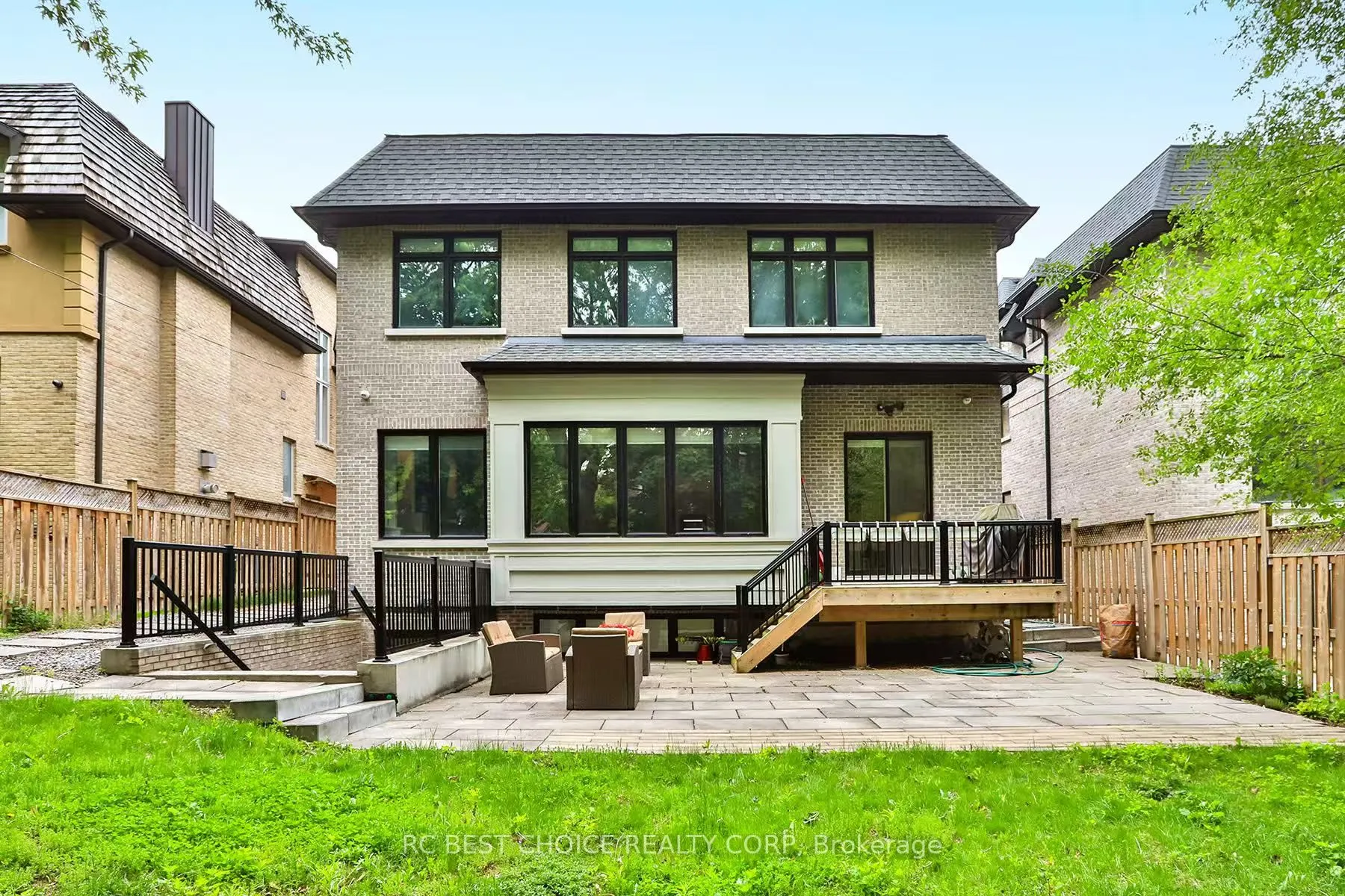 86 Princess Avenue