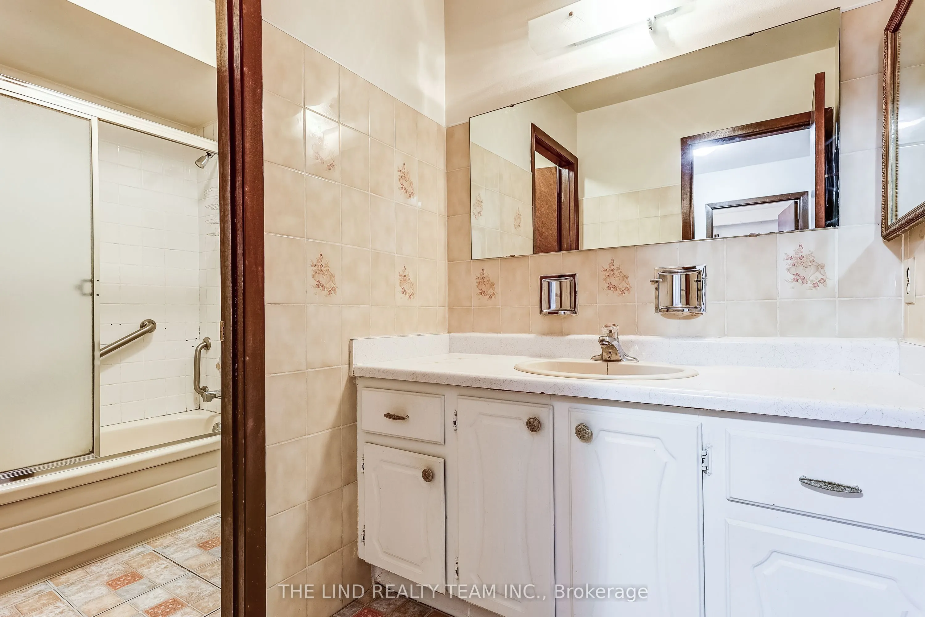 260 Apache Trail