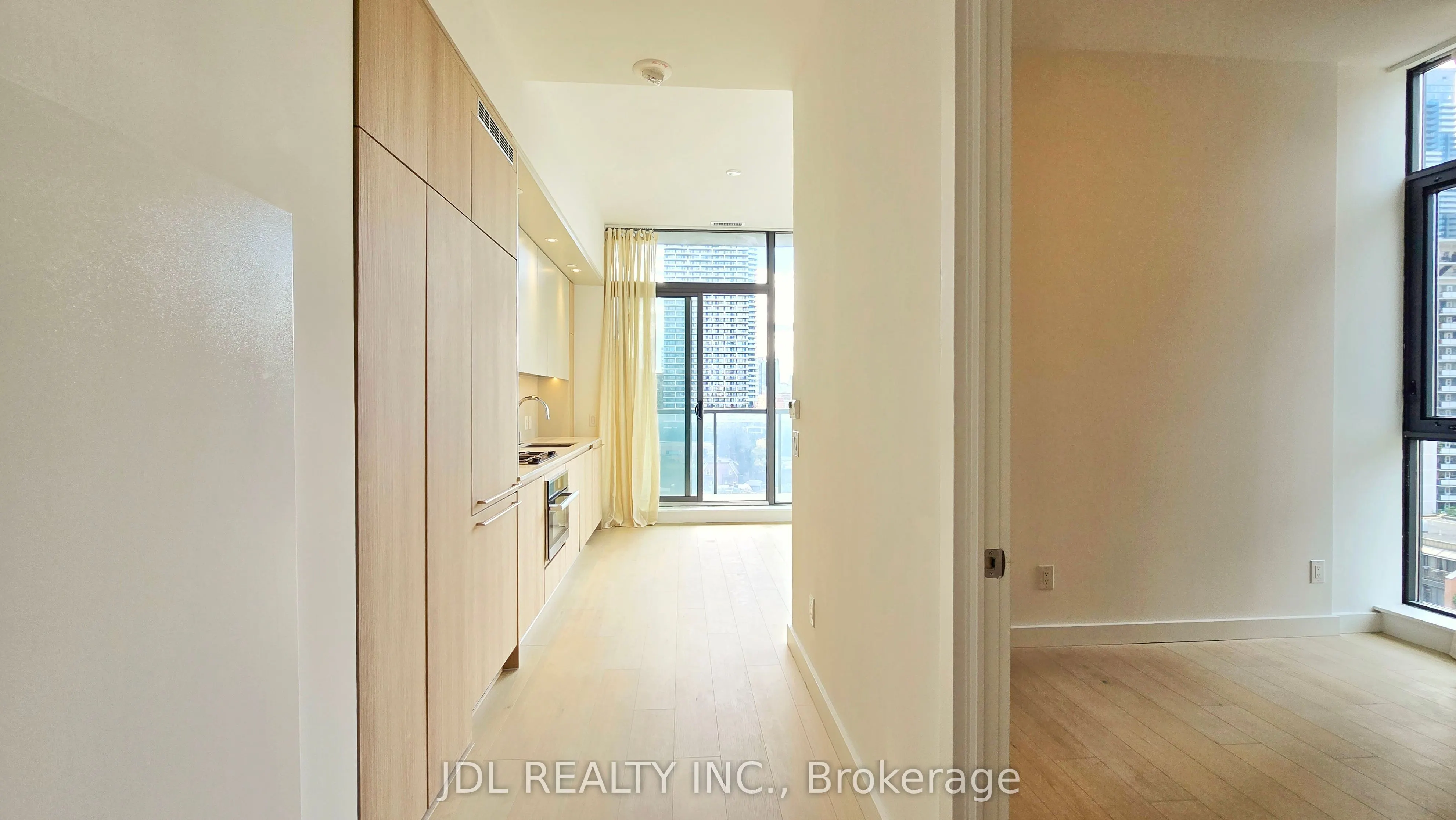 81 Wellesley Street E, #803