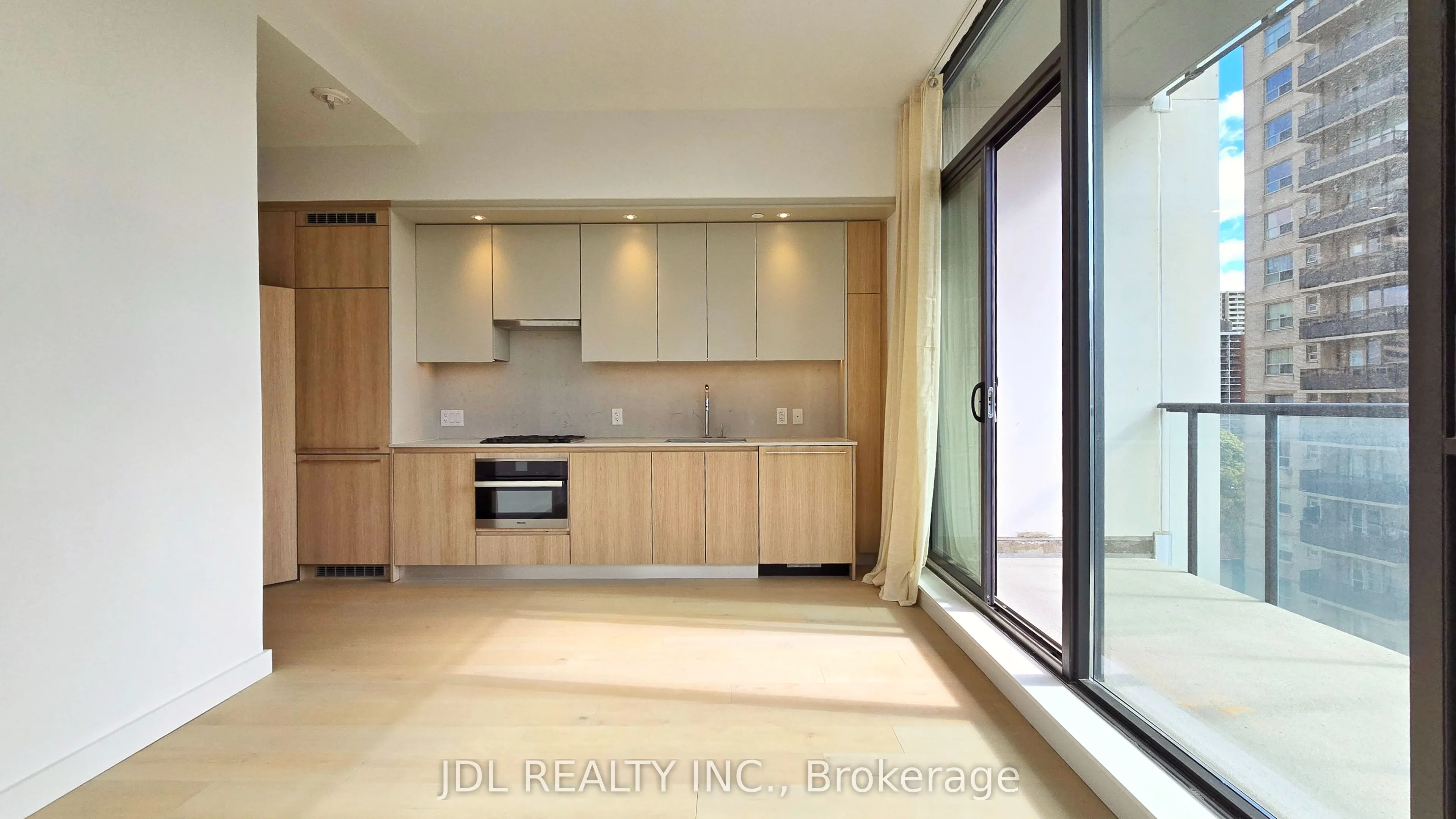 81 Wellesley Street E, #803