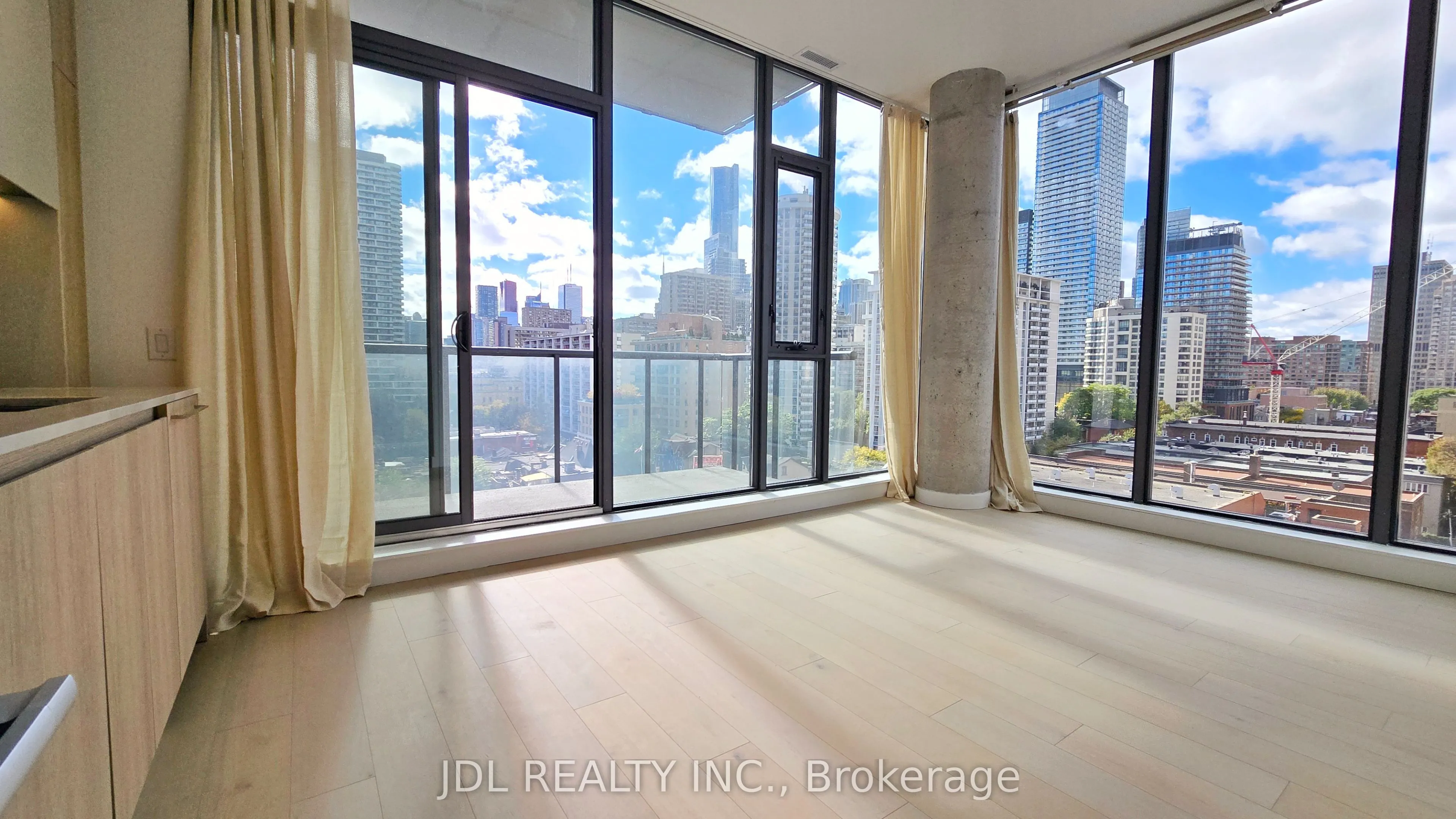 81 Wellesley Street E, #803