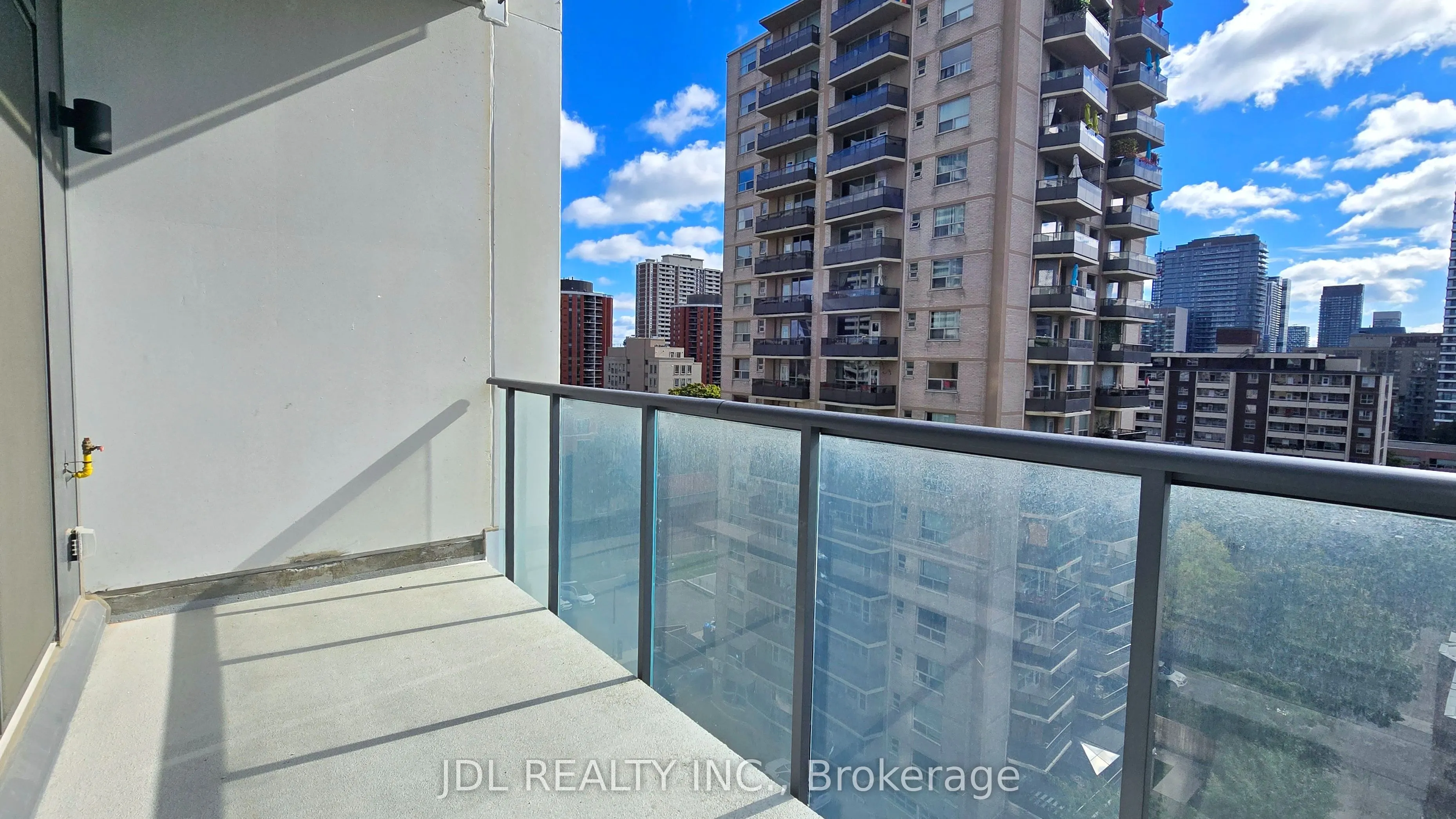 81 Wellesley Street E, #803